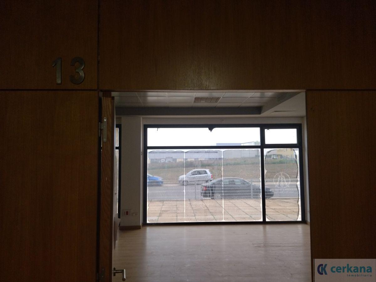 For rent of office in Salteras