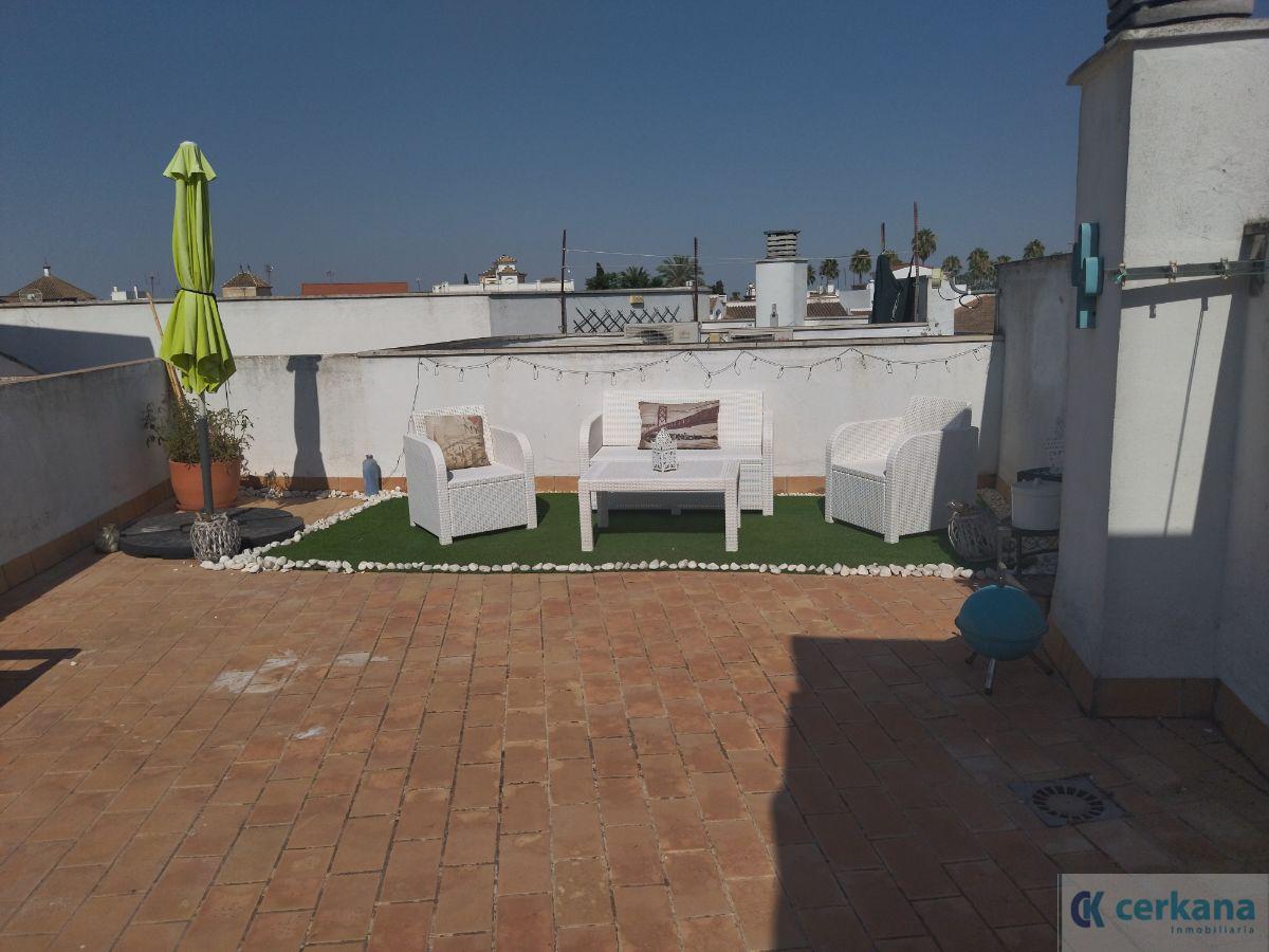 For sale of penthouse in Espartinas