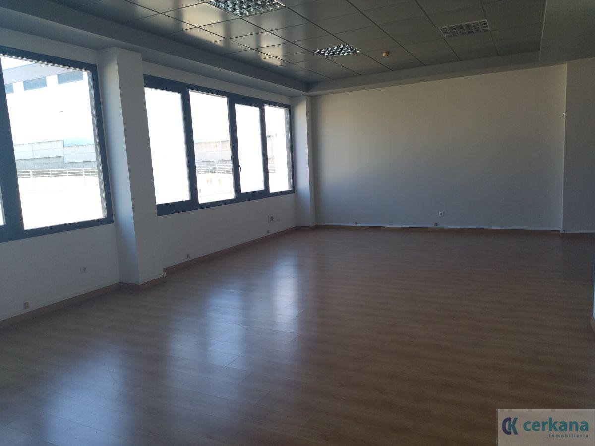 For rent of office in Salteras
