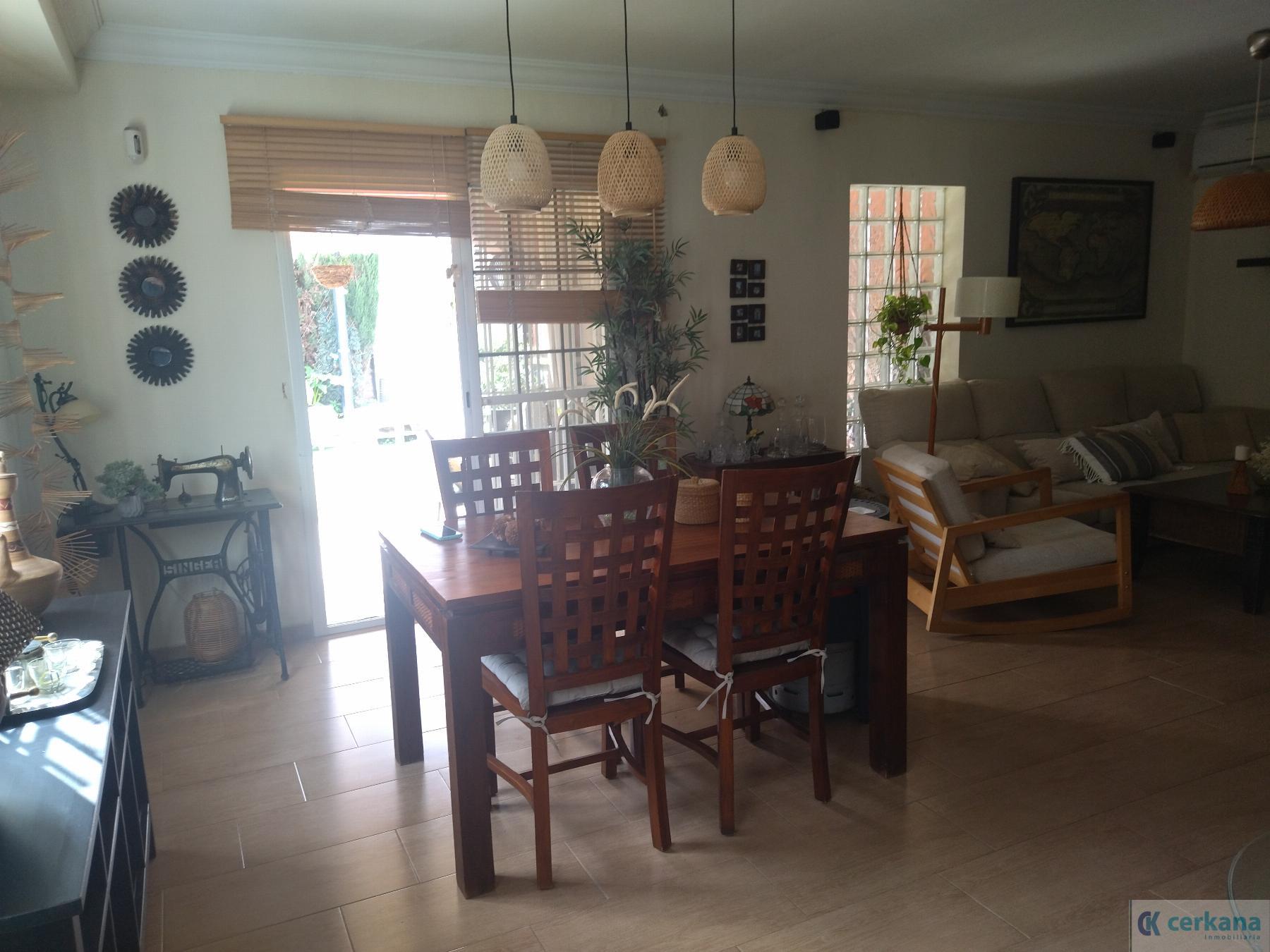 For sale of chalet in Gines
