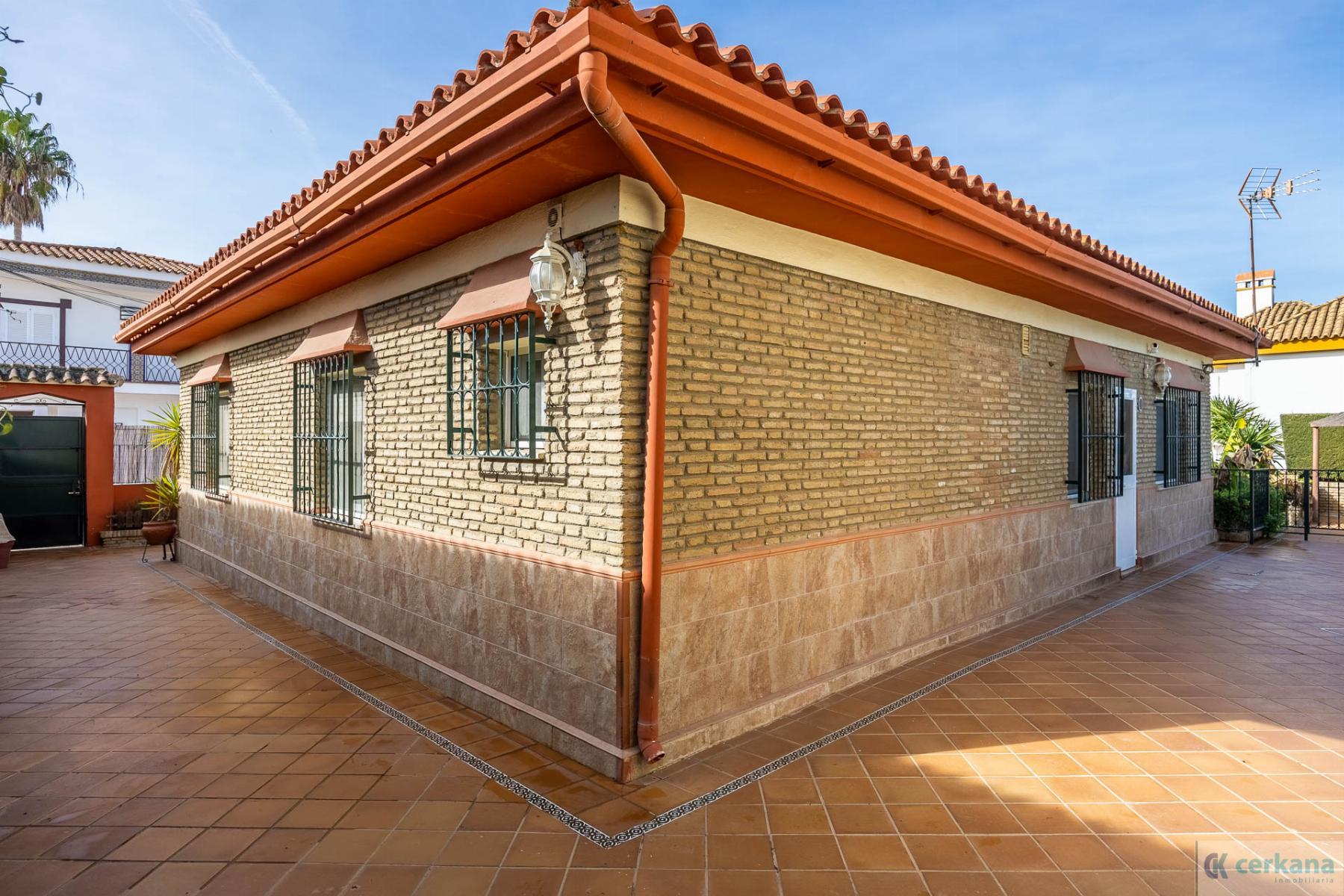 For sale of chalet in Valencina de la Concepción