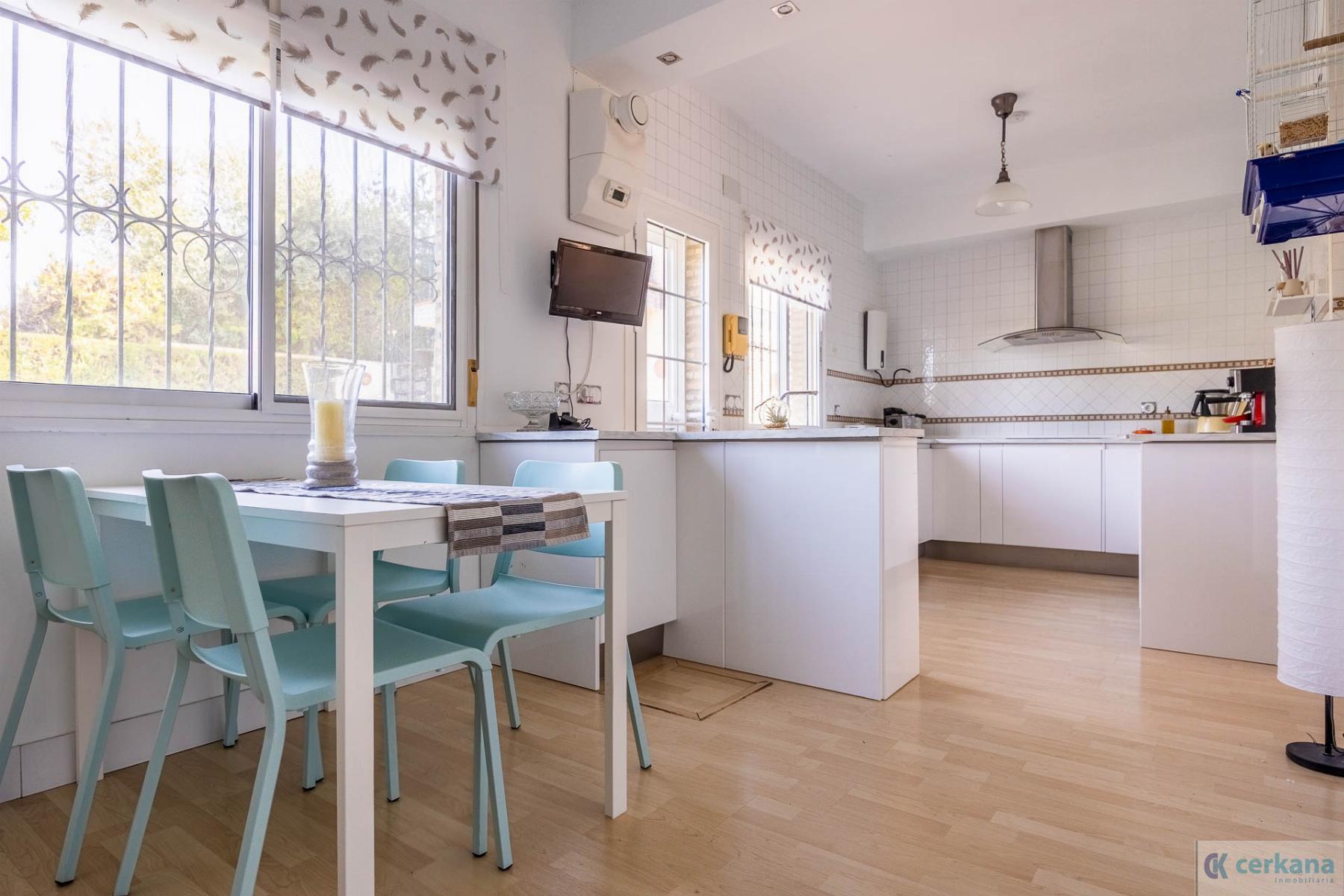 For sale of chalet in Valencina de la Concepción