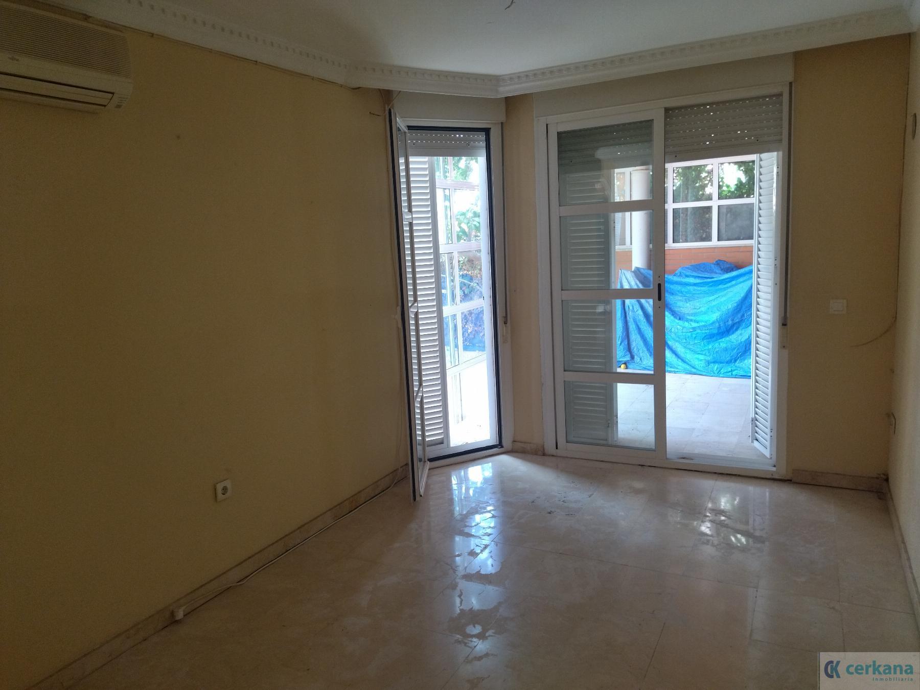 For sale of chalet in Gines