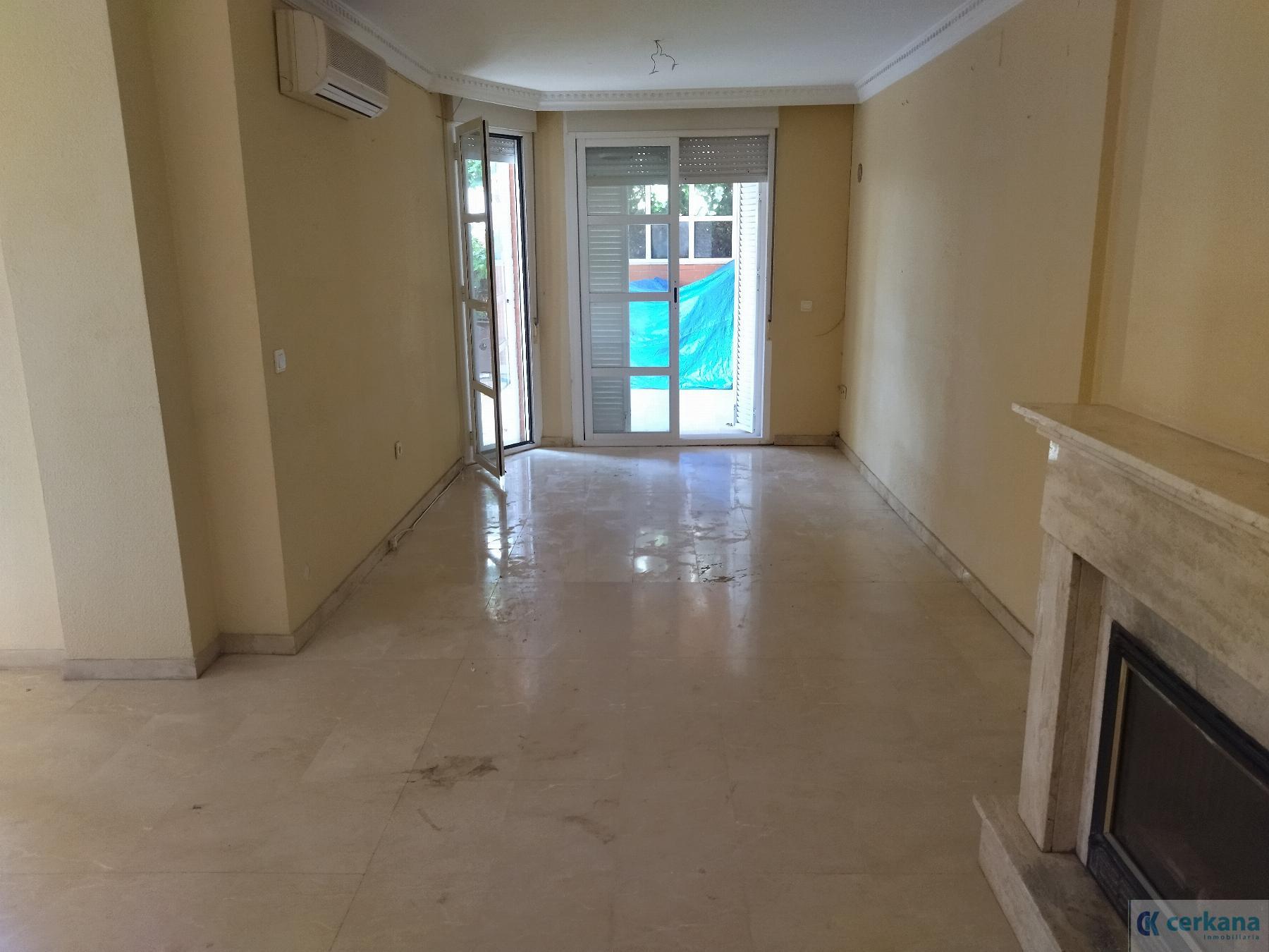 For sale of chalet in Gines