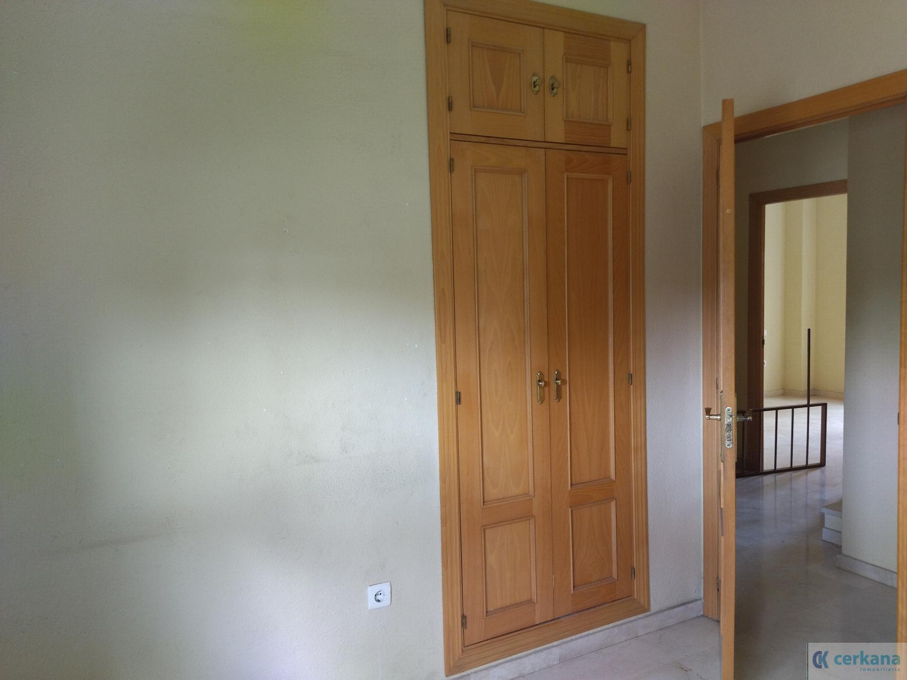 For sale of chalet in Gines