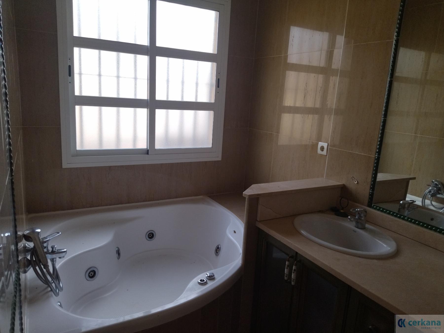 For sale of chalet in Gines