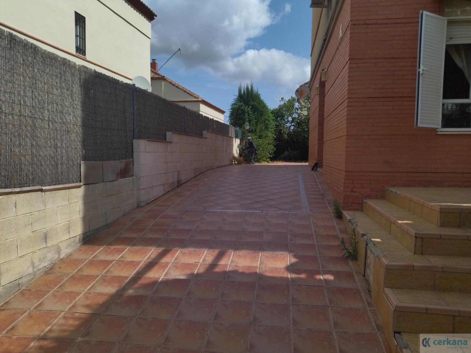 For sale of chalet in Gines