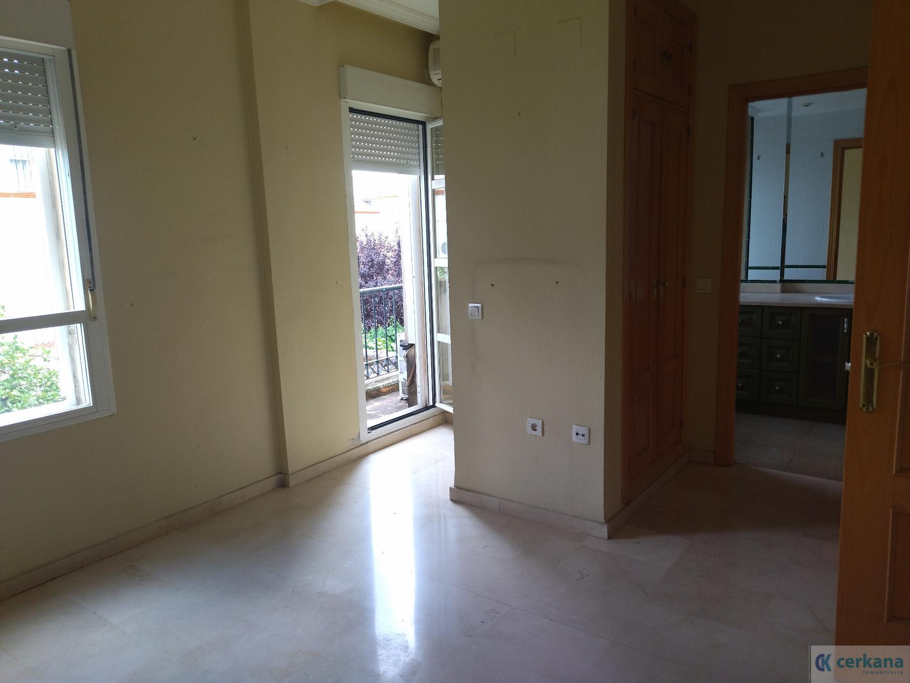For sale of chalet in Gines