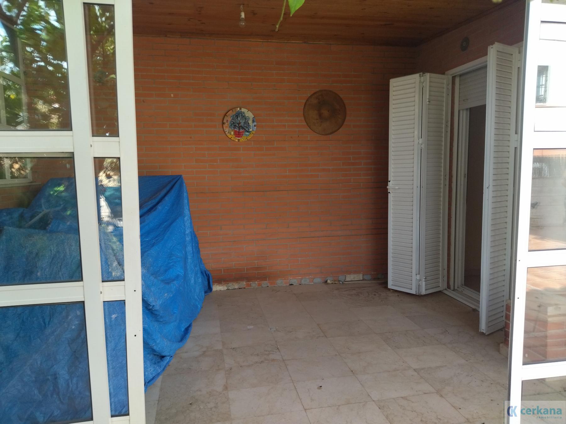 For sale of chalet in Gines