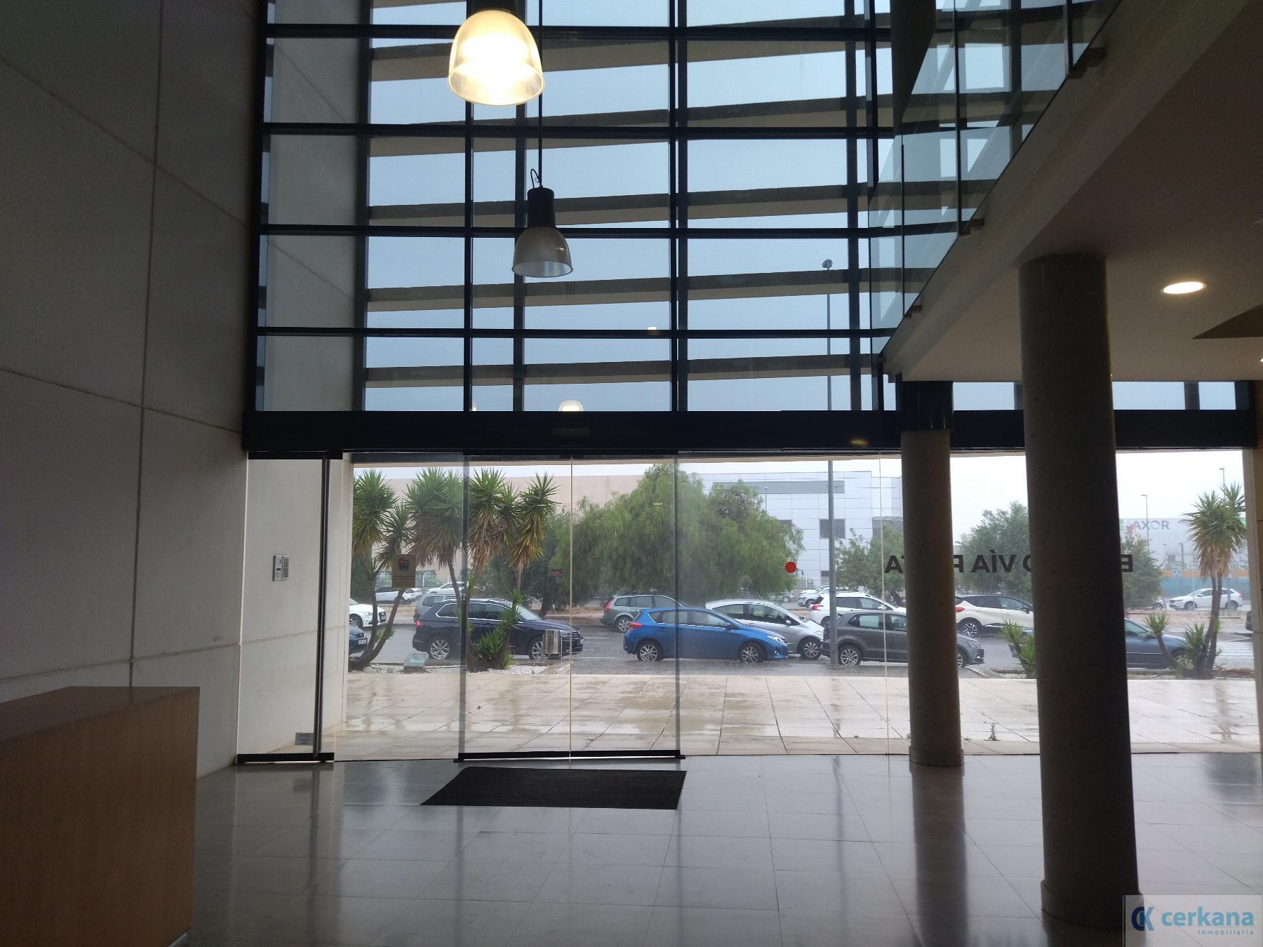 For rent of office in Salteras