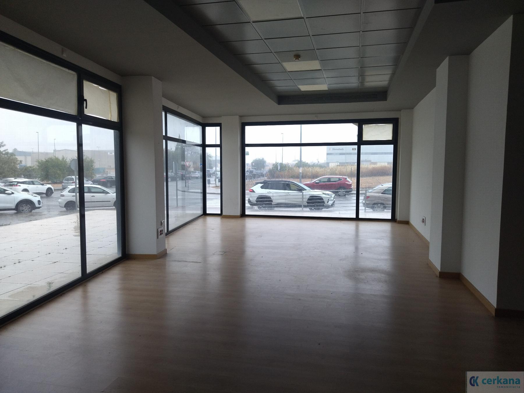 For rent of office in Salteras