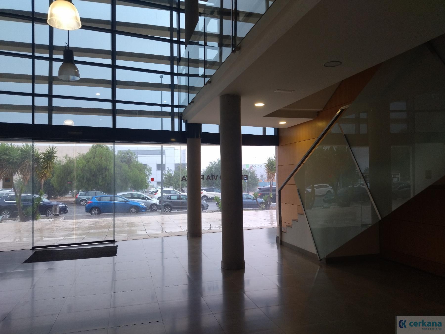 For rent of office in Salteras