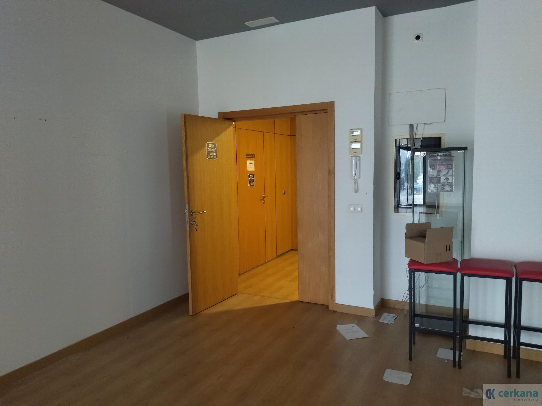 For rent of office in Salteras