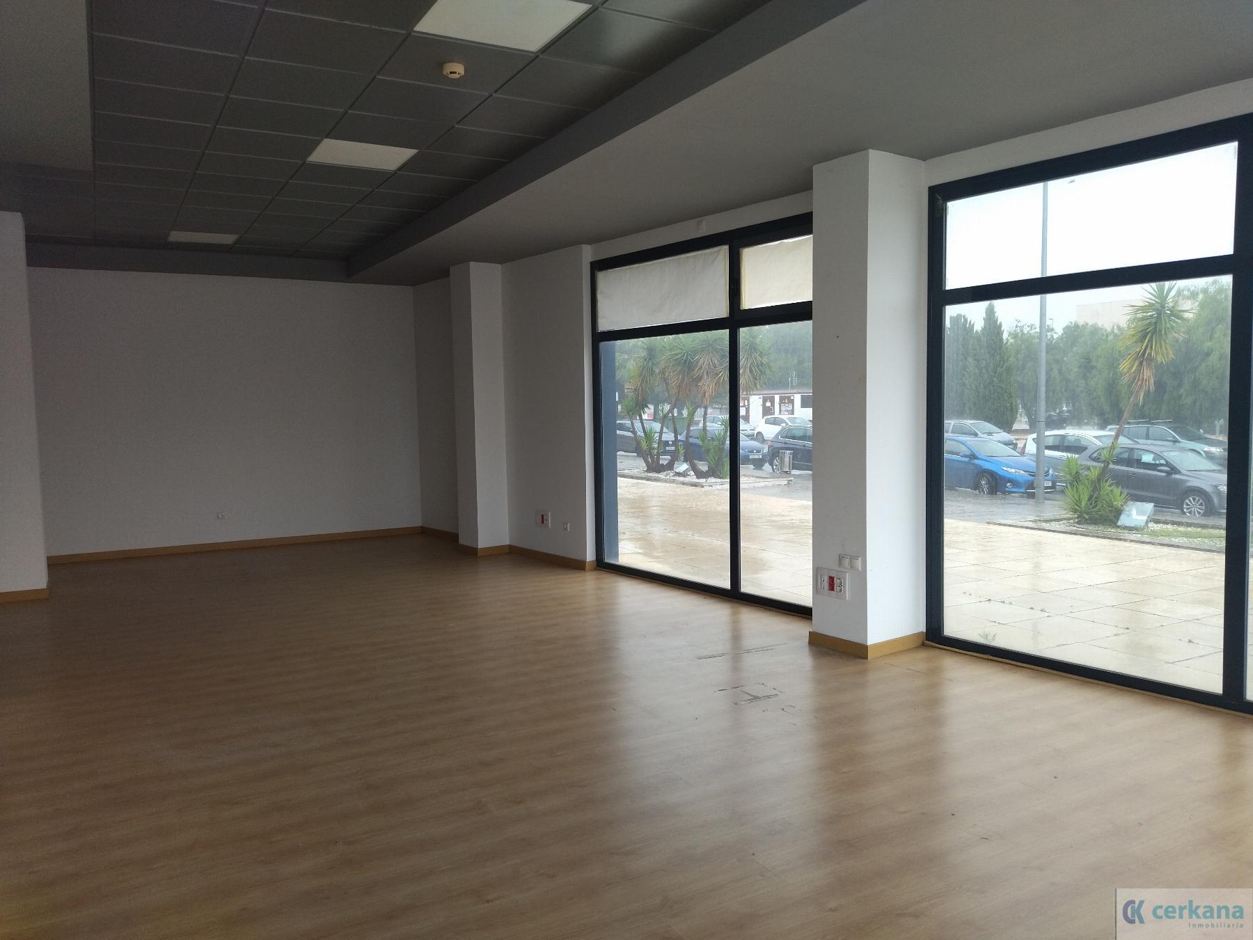 For rent of office in Salteras
