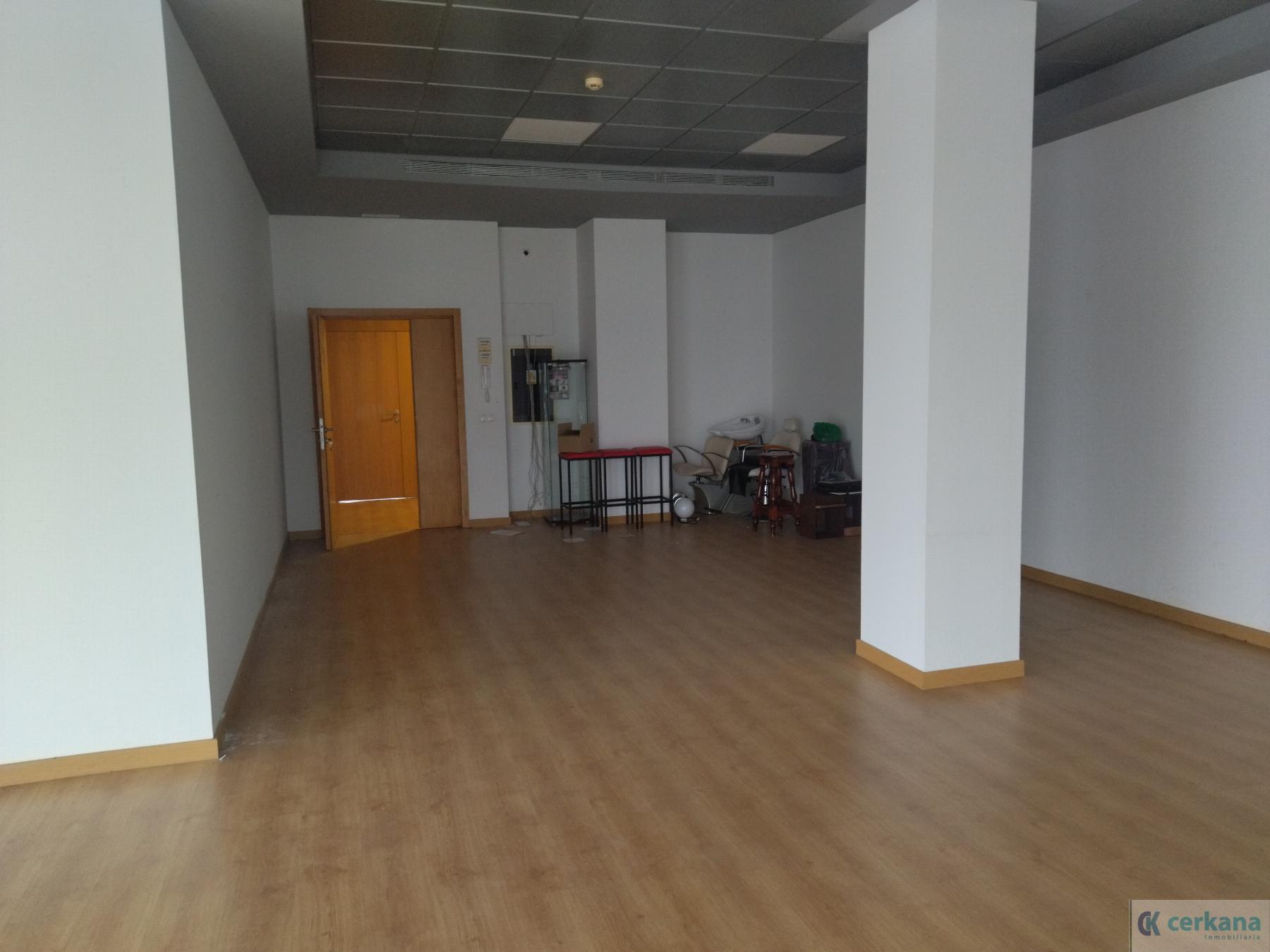 For rent of office in Salteras
