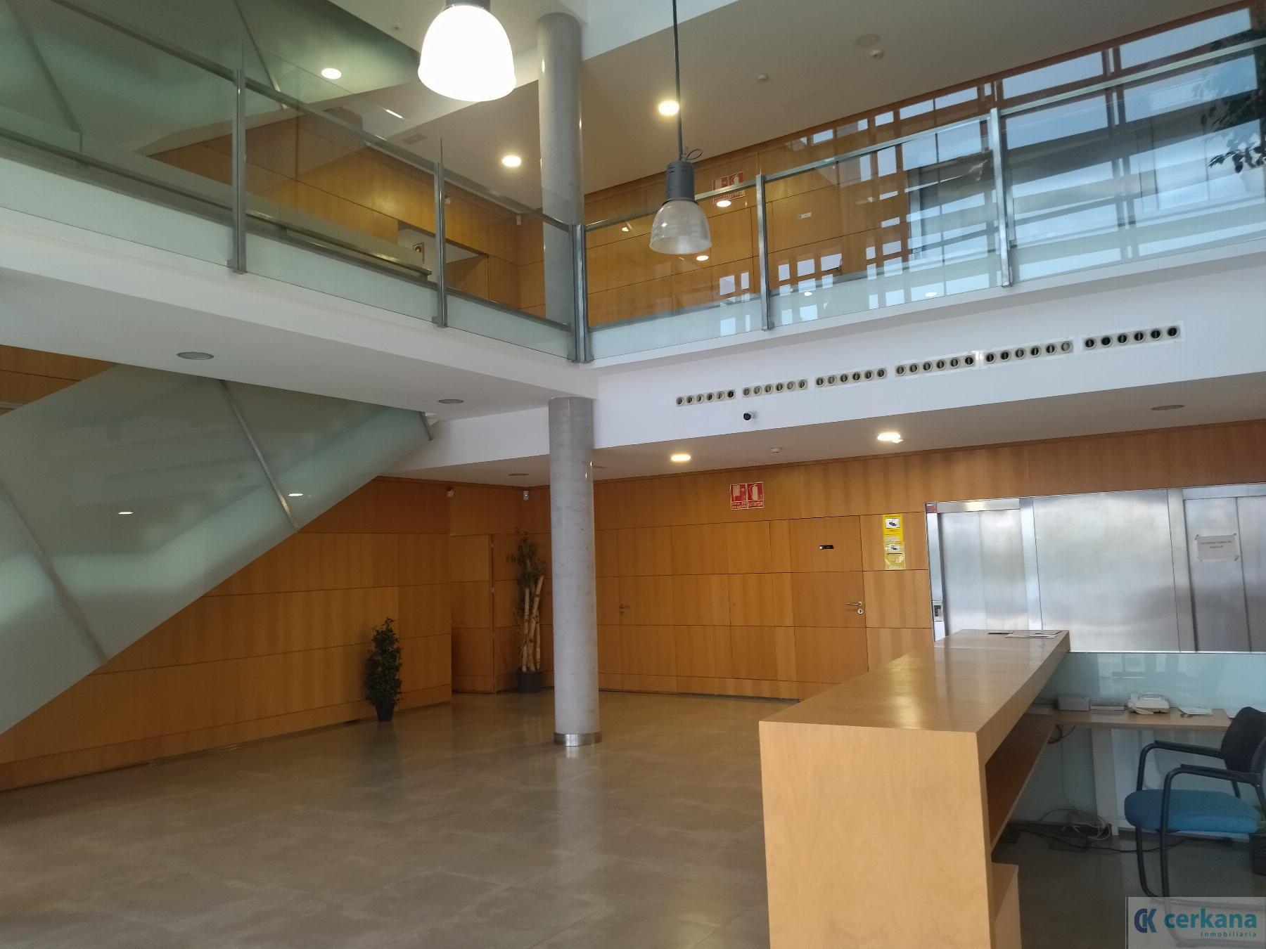 For rent of office in Salteras