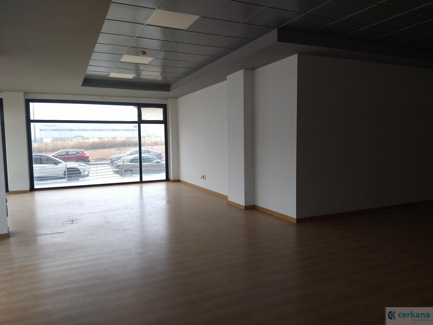 For rent of office in Salteras