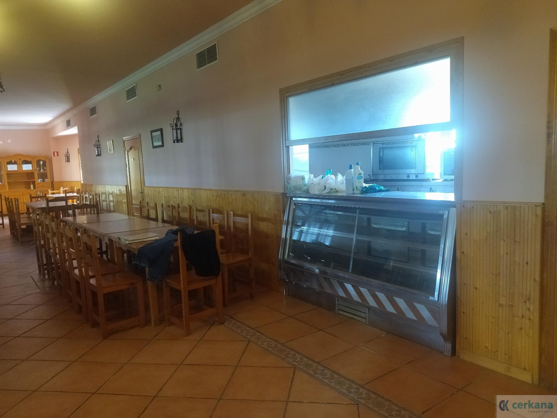 For rent of commercial in Umbrete