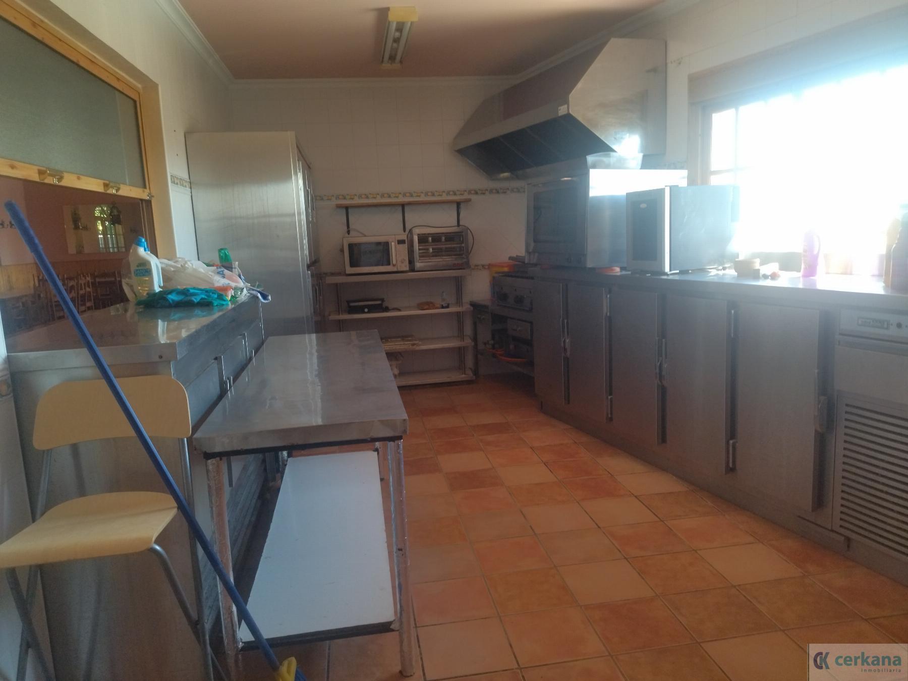For rent of commercial in Umbrete