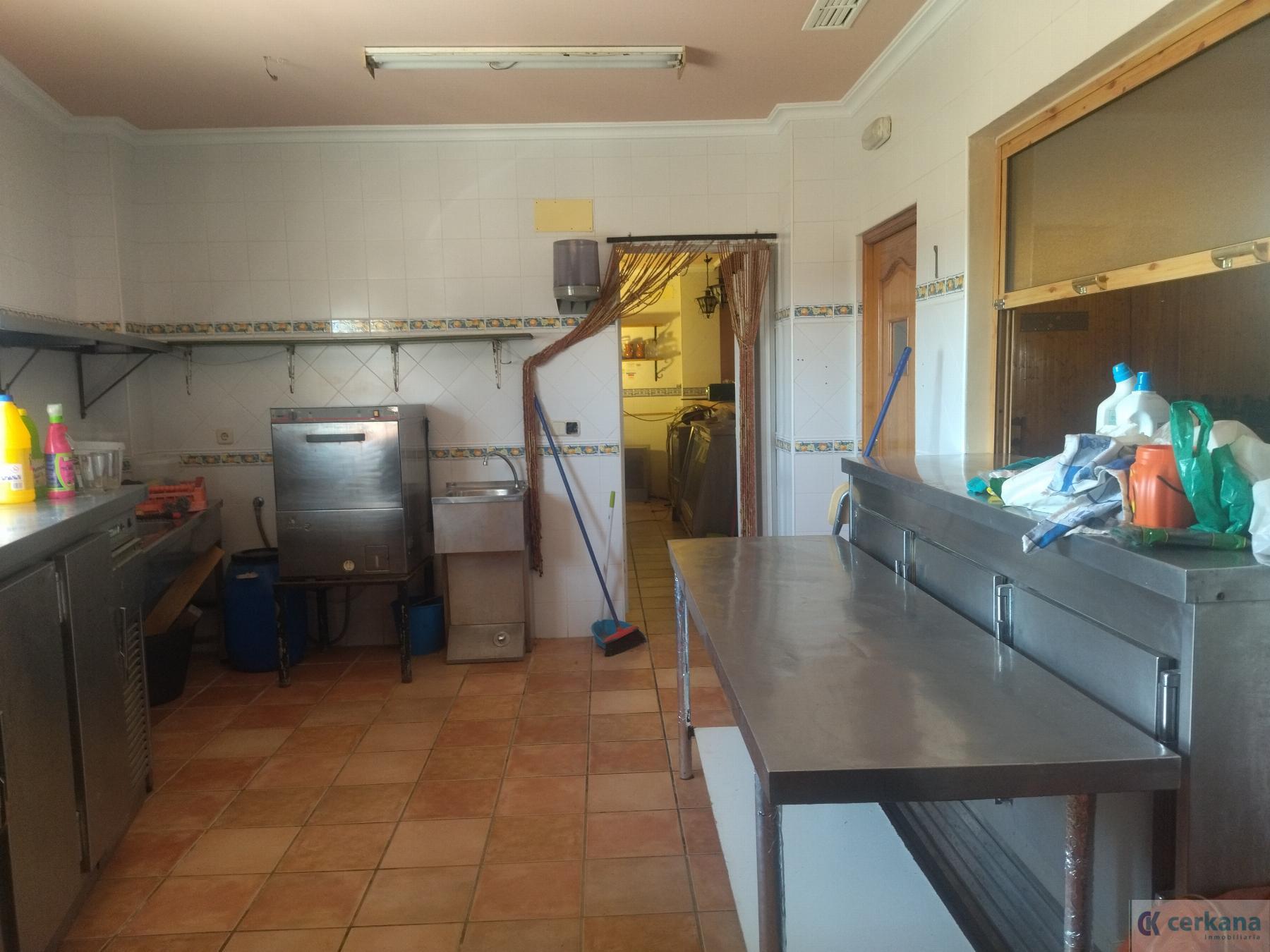 For rent of commercial in Umbrete