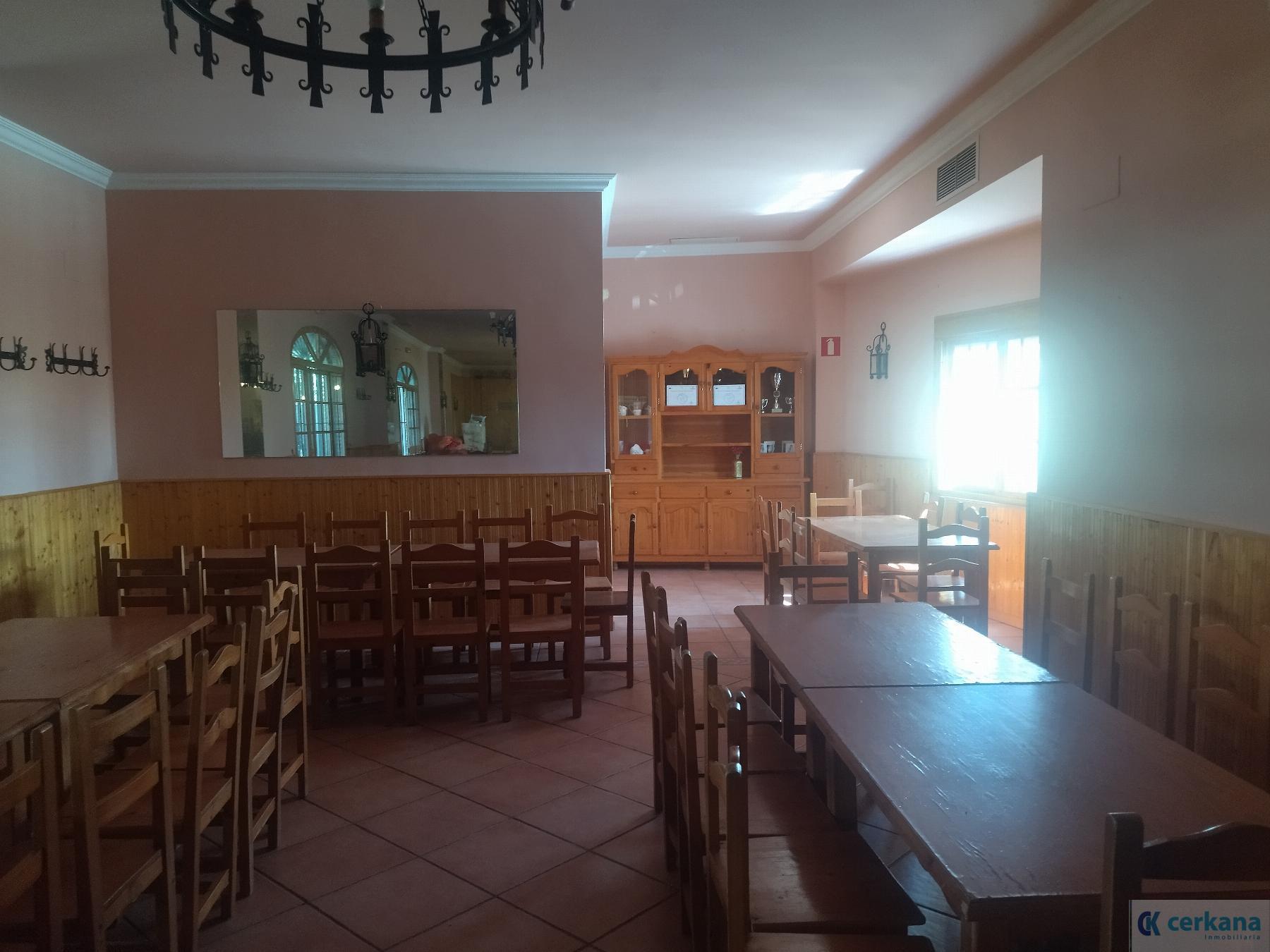 For rent of commercial in Umbrete