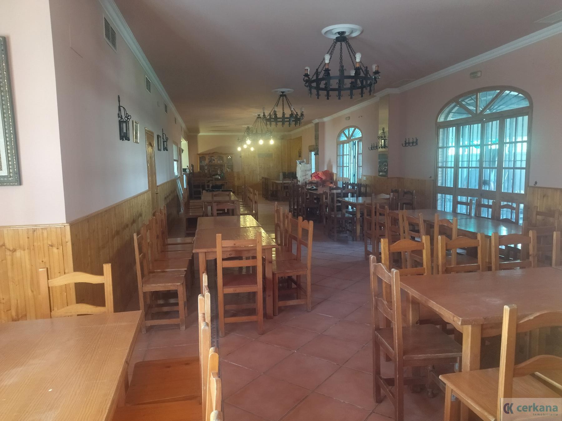 For rent of commercial in Umbrete