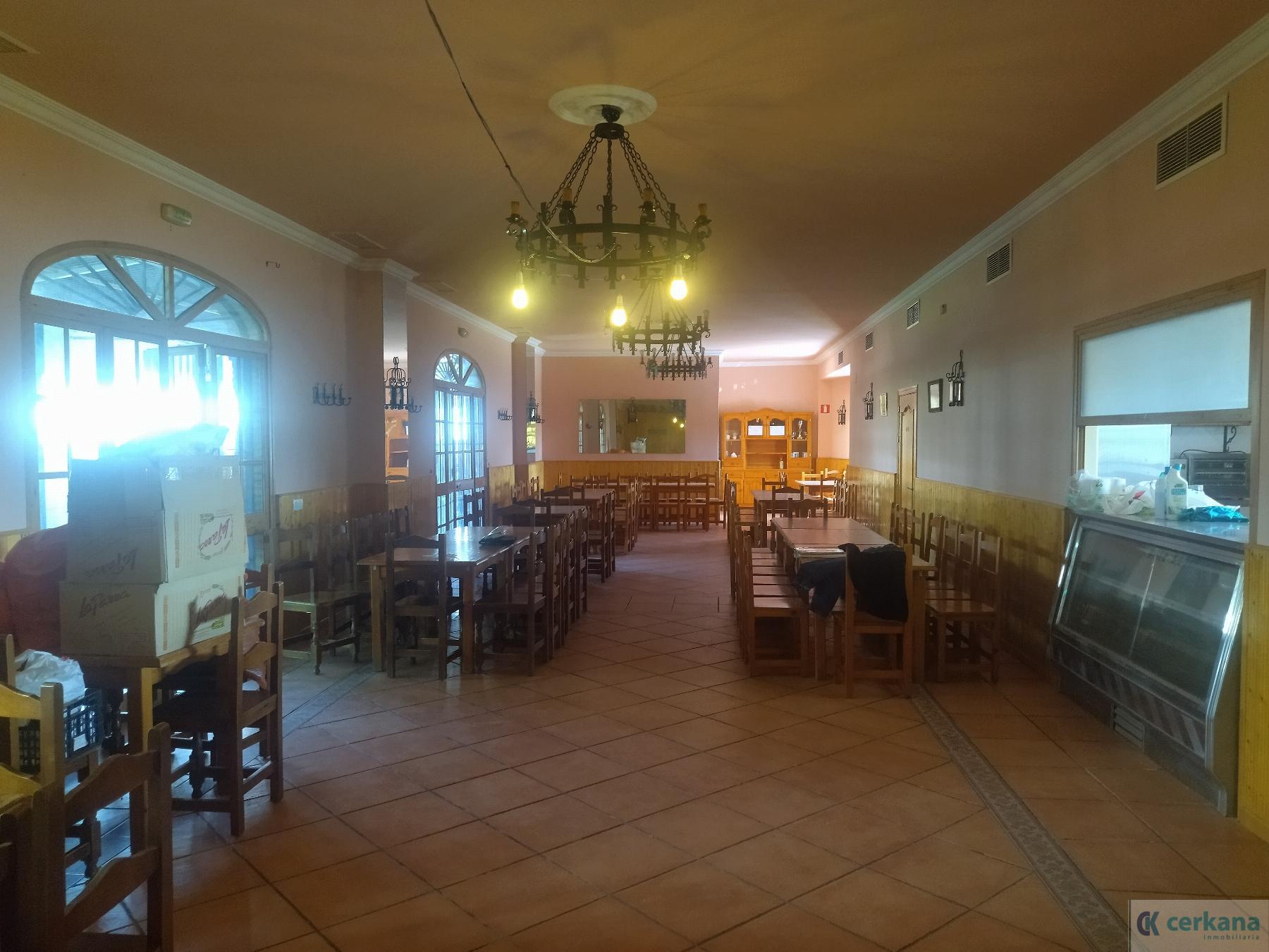 For rent of commercial in Umbrete
