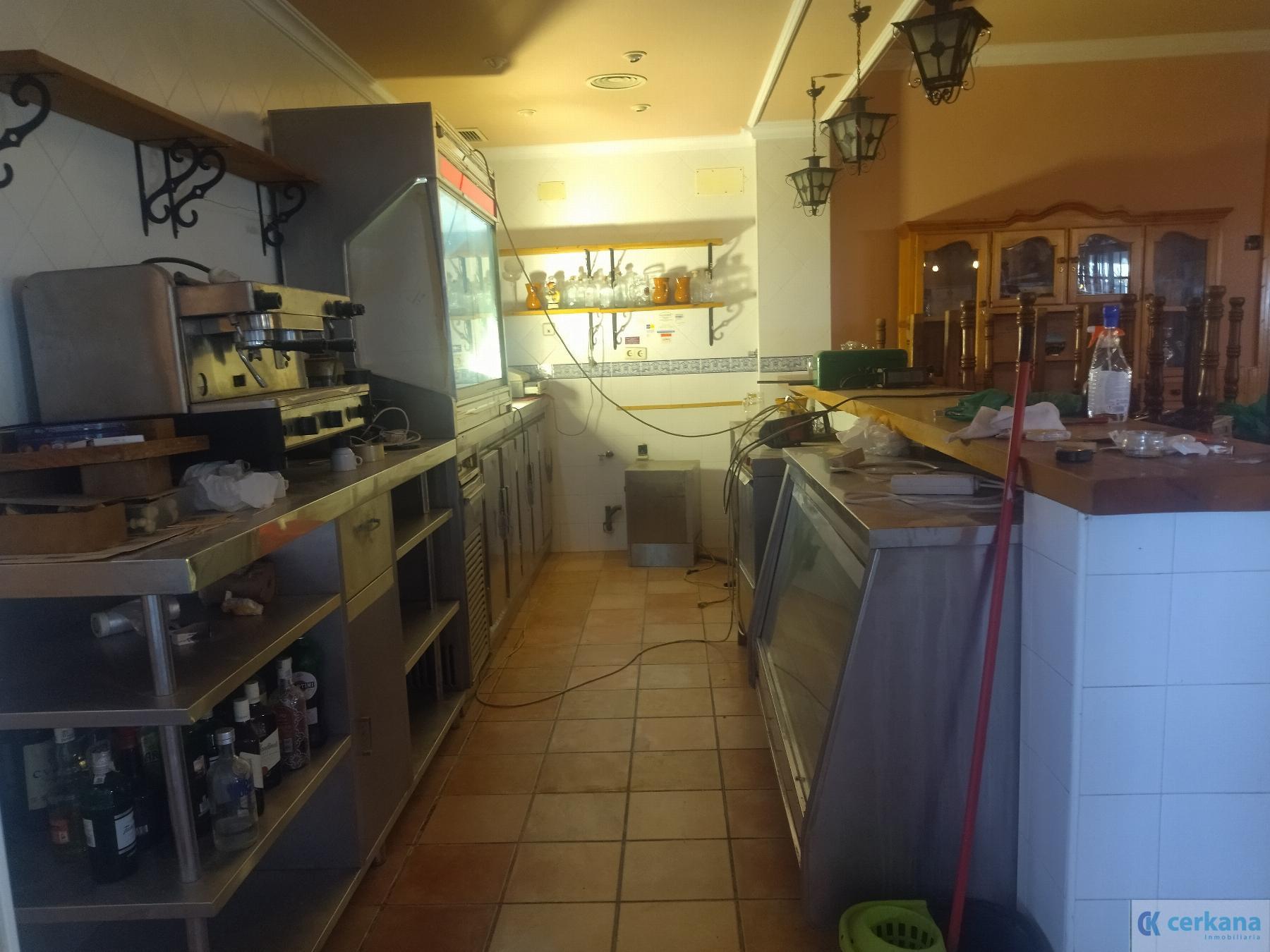 For rent of commercial in Umbrete