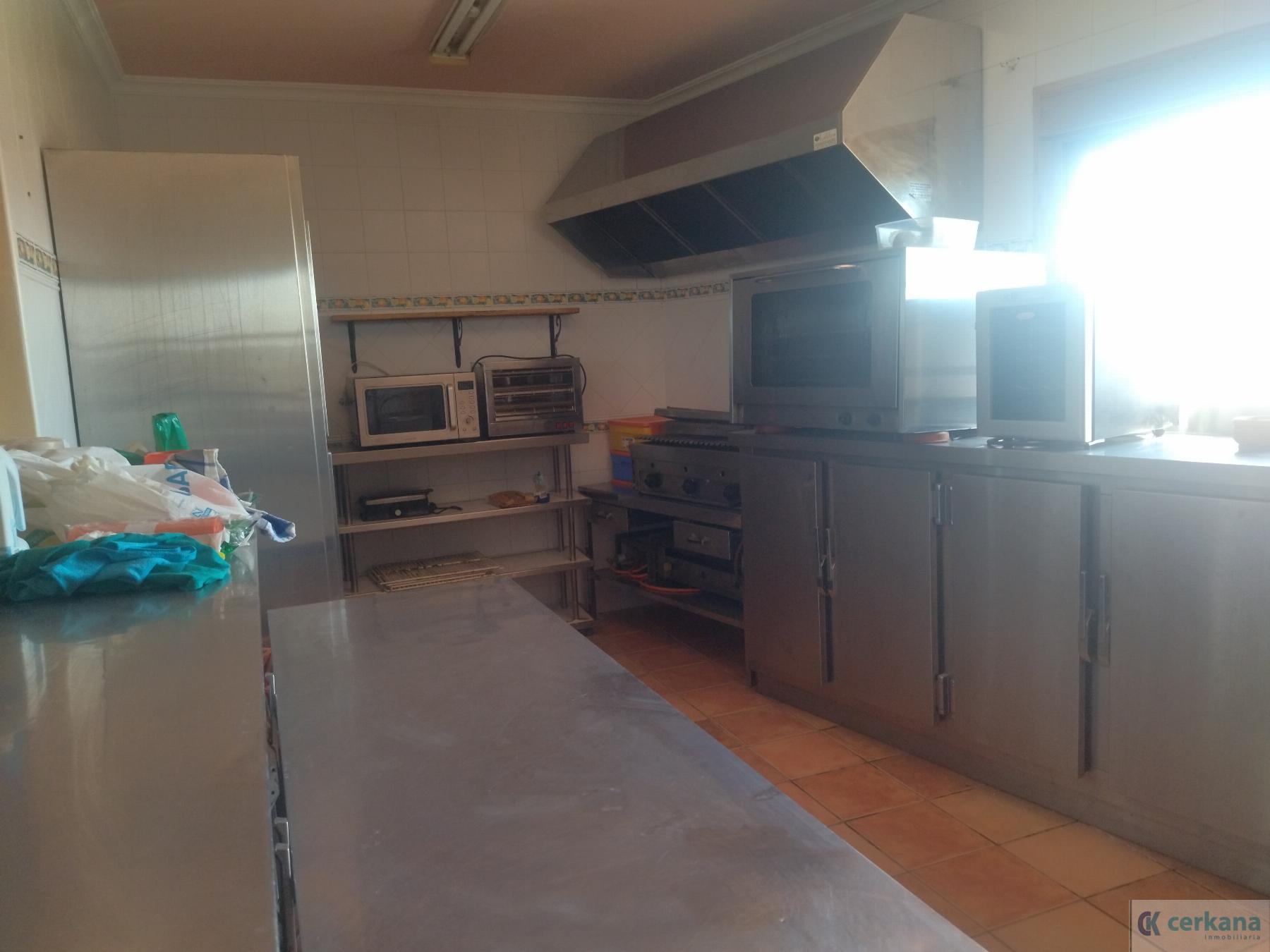 For rent of commercial in Umbrete