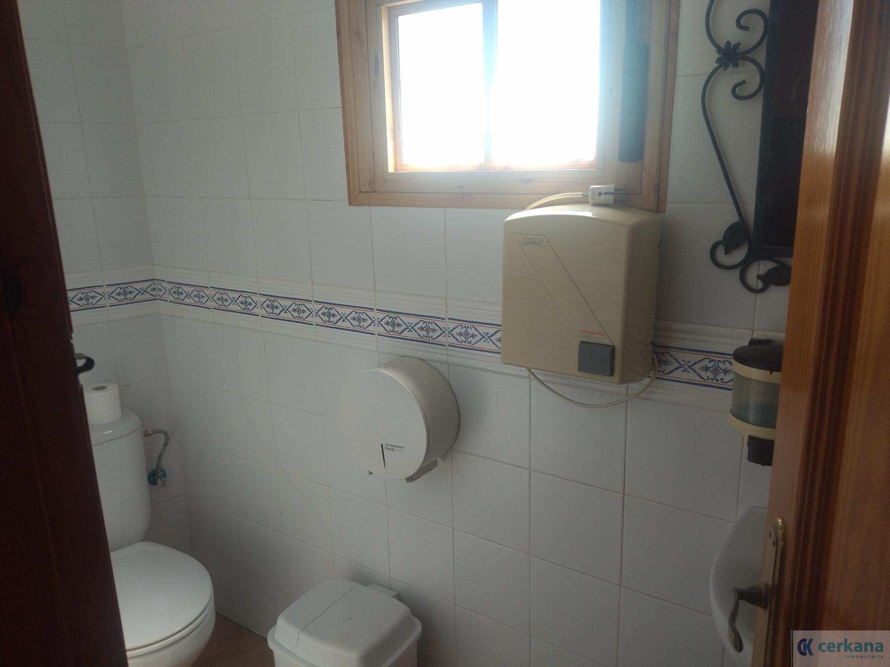 For rent of commercial in Umbrete
