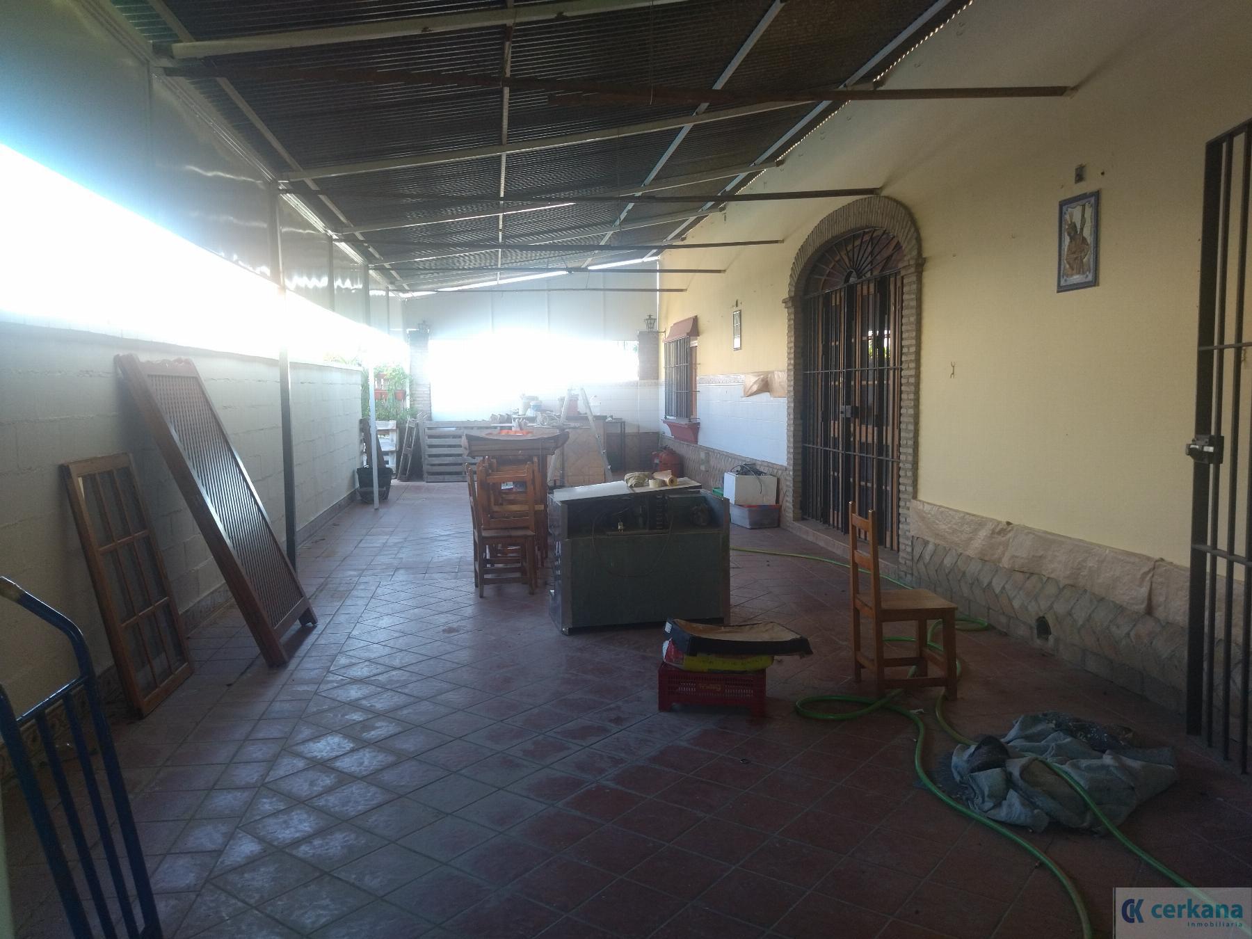 For rent of commercial in Umbrete