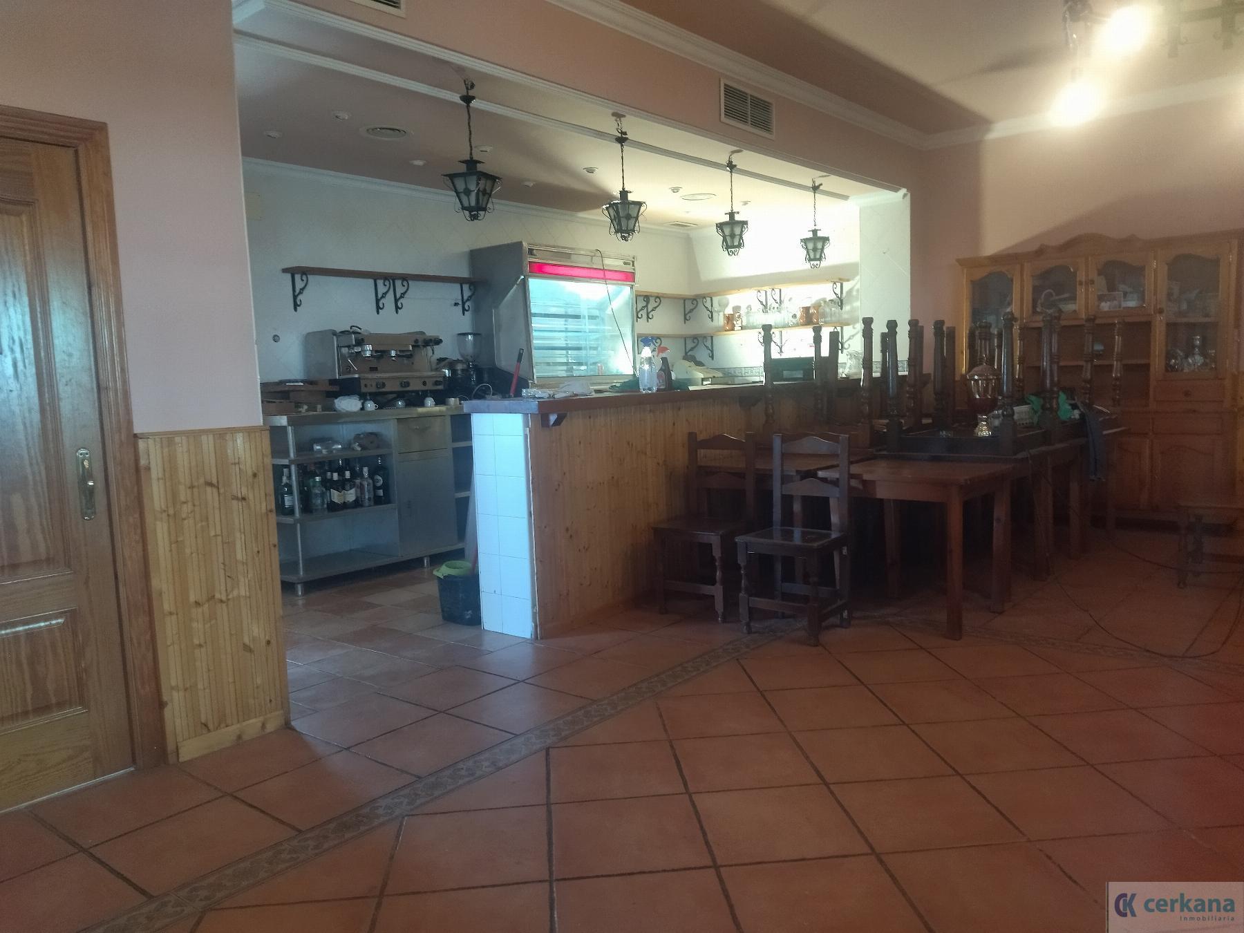 For rent of commercial in Umbrete