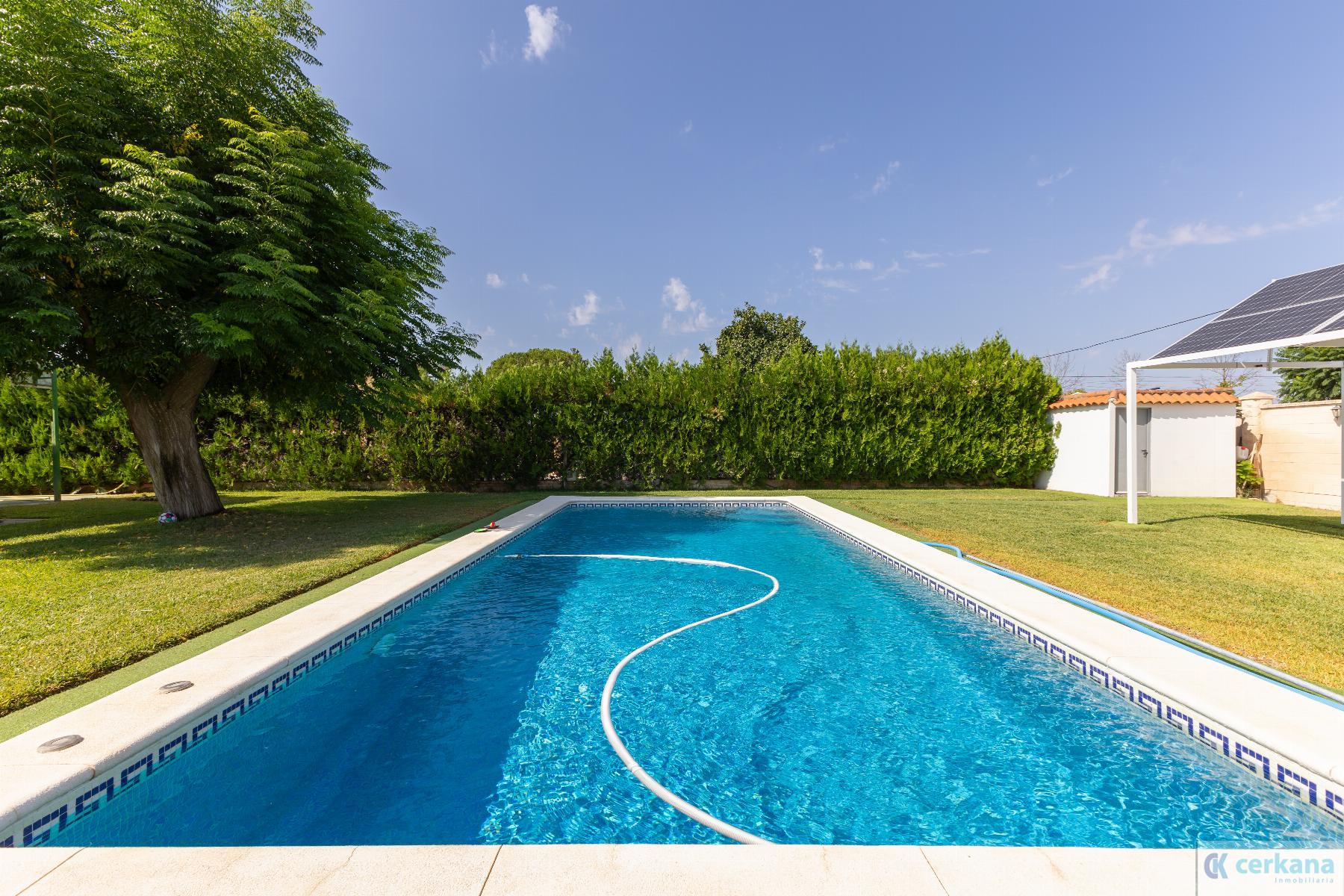 For sale of chalet in Espartinas