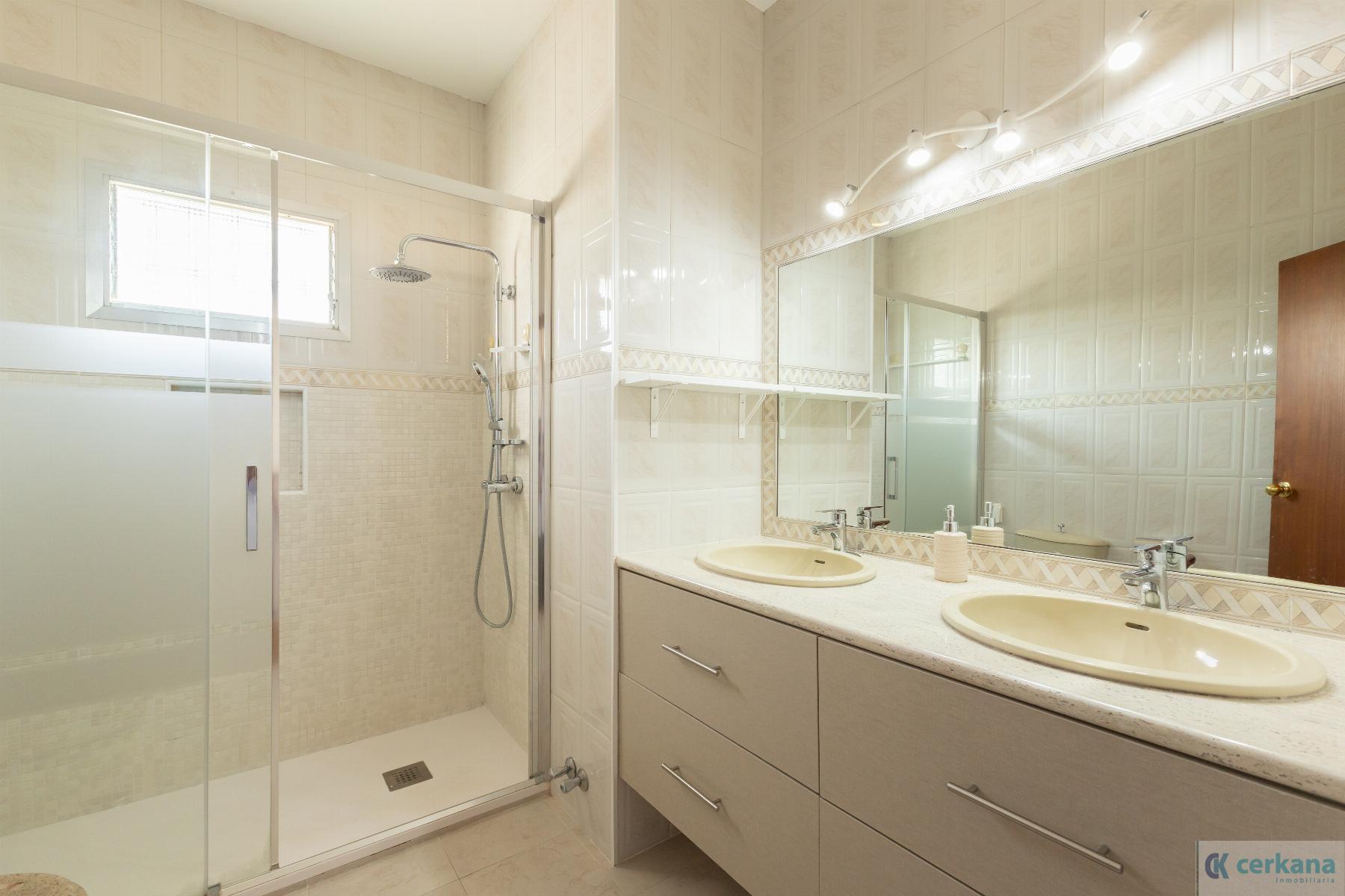 For sale of chalet in Espartinas