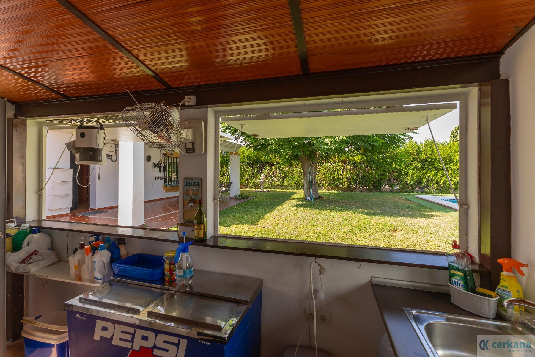 For sale of chalet in Espartinas