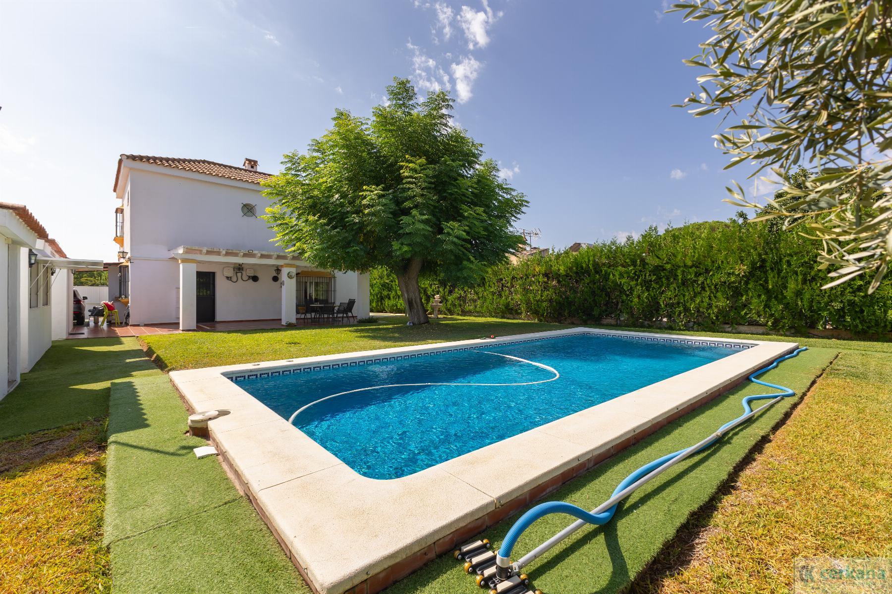 For sale of chalet in Espartinas