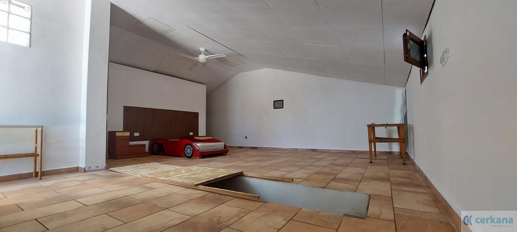 For sale of chalet in Dos Hermanas