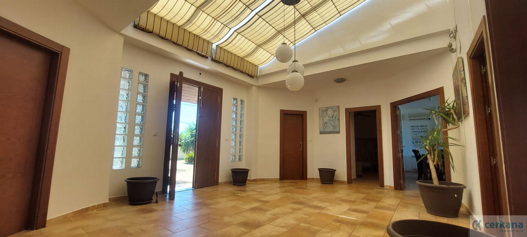 For sale of chalet in Dos Hermanas