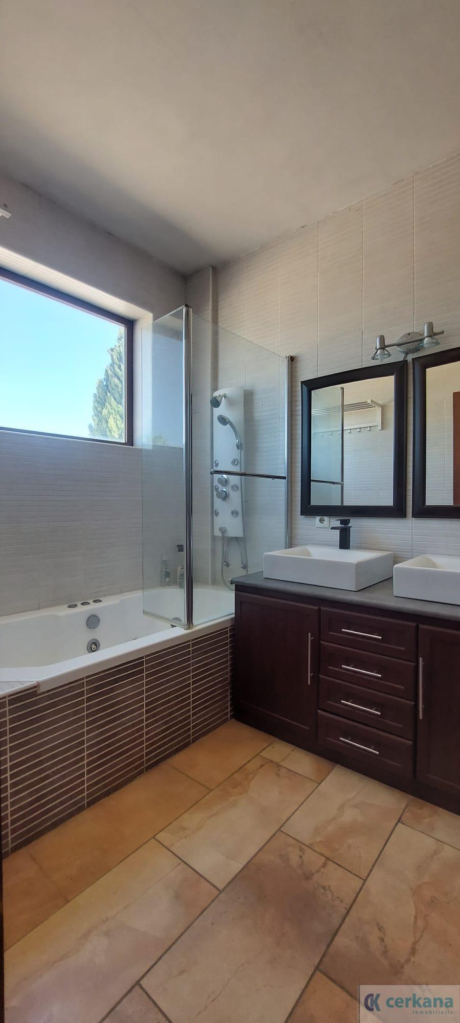 For sale of chalet in Dos Hermanas