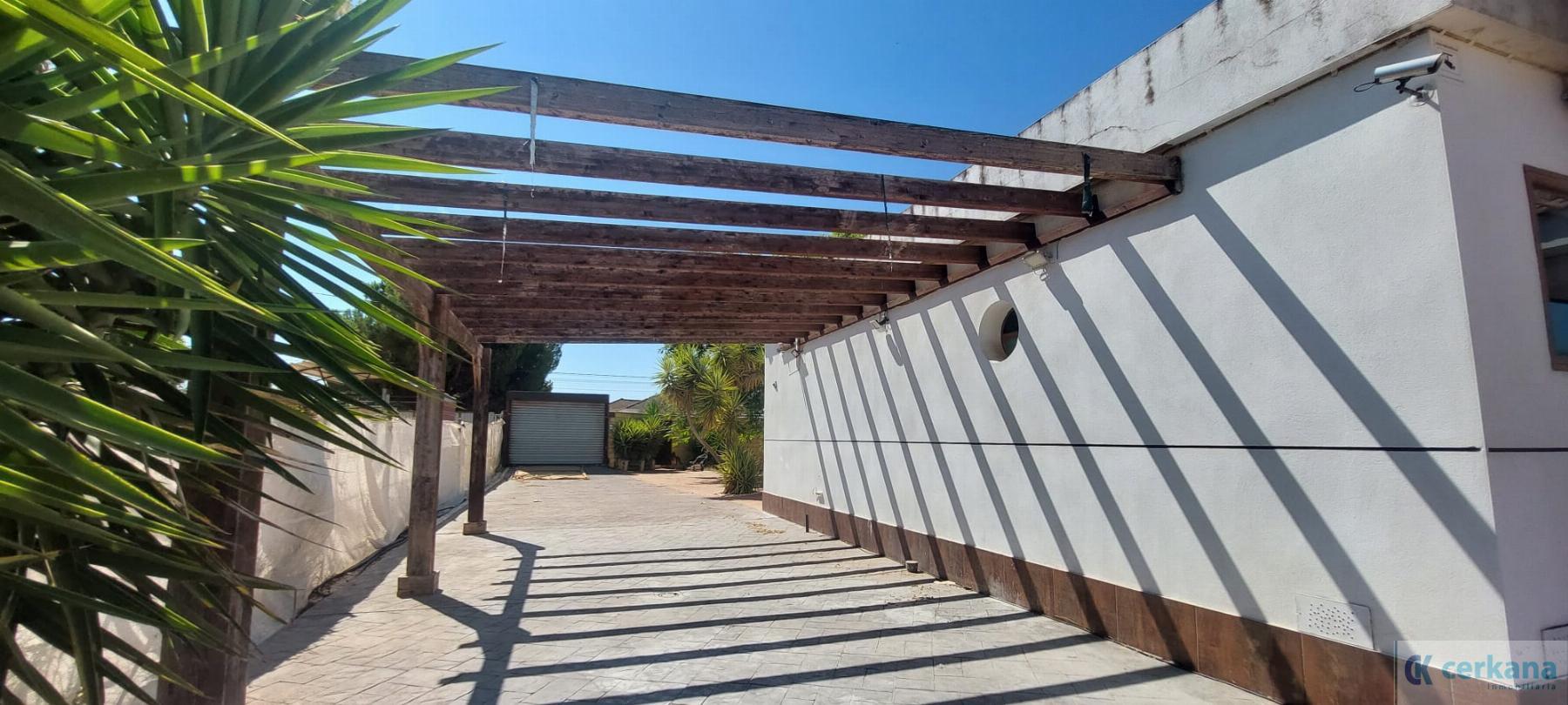 For sale of chalet in Dos Hermanas