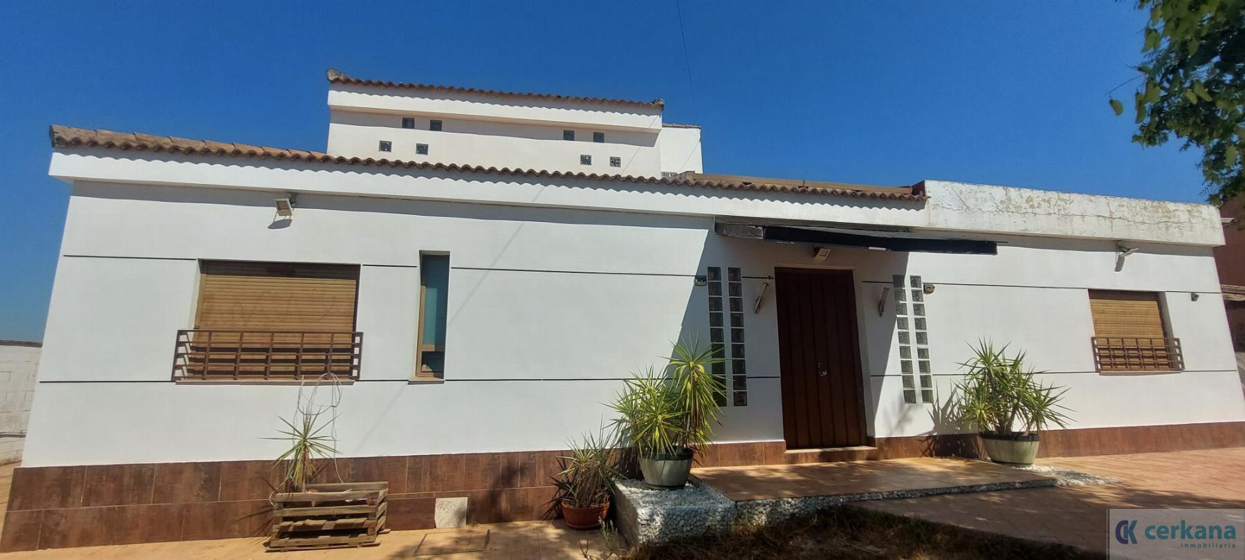 For sale of chalet in Dos Hermanas