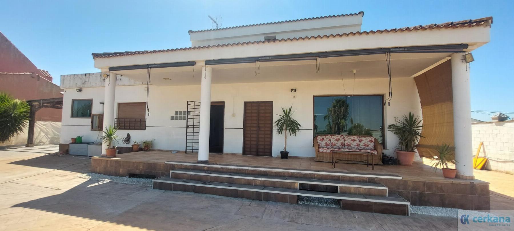 For sale of chalet in Dos Hermanas