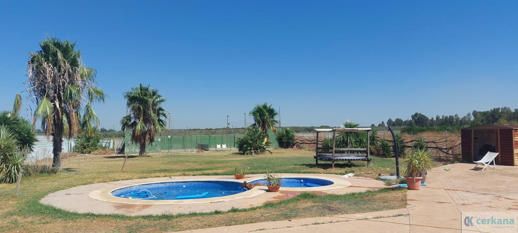 For sale of chalet in Dos Hermanas