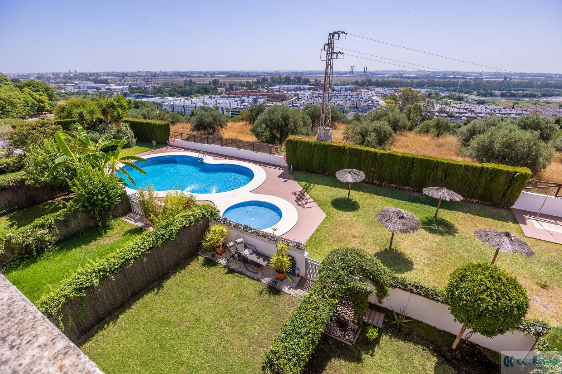 For sale of duplex in Mairena del Aljarafe