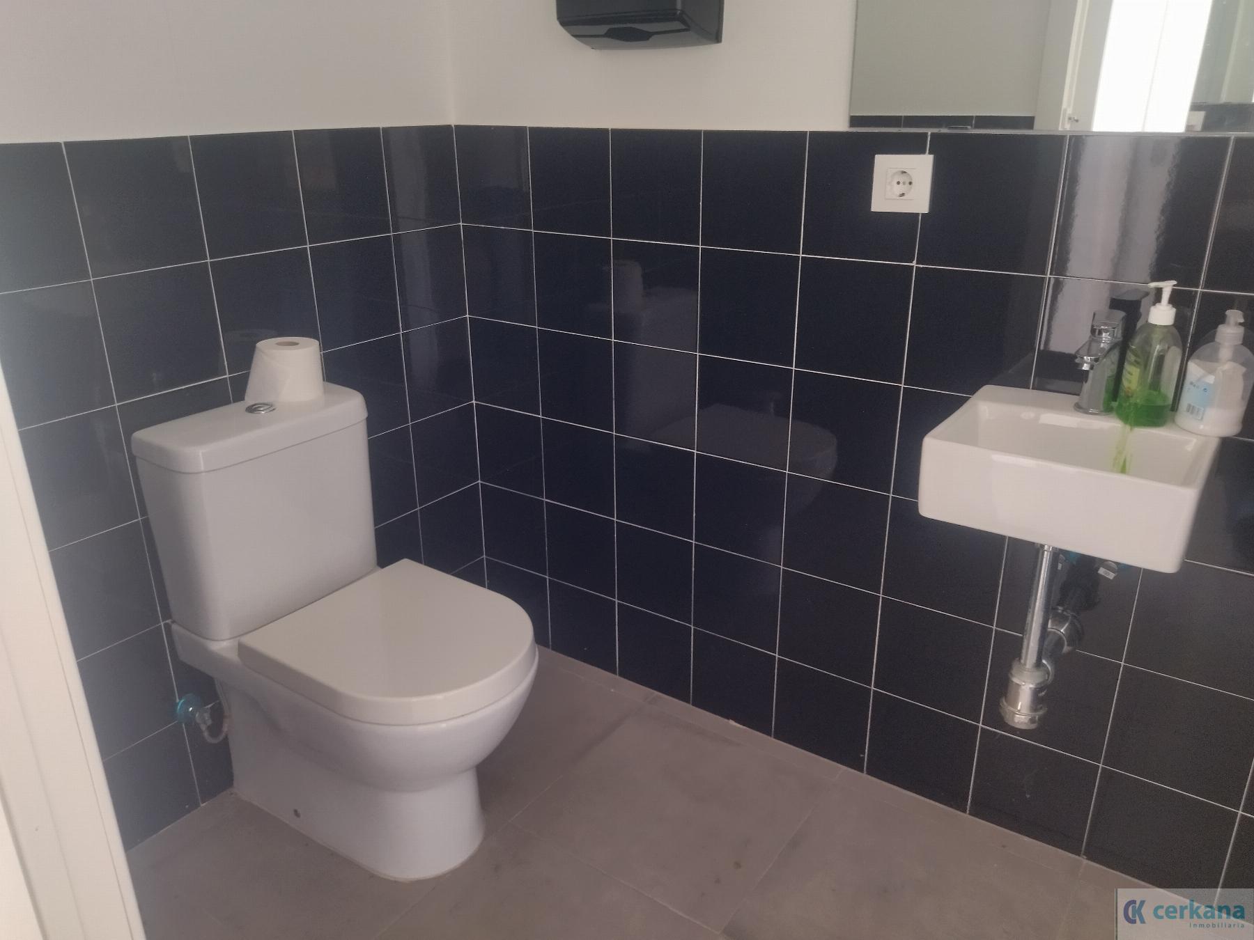 For sale of commercial in Espartinas