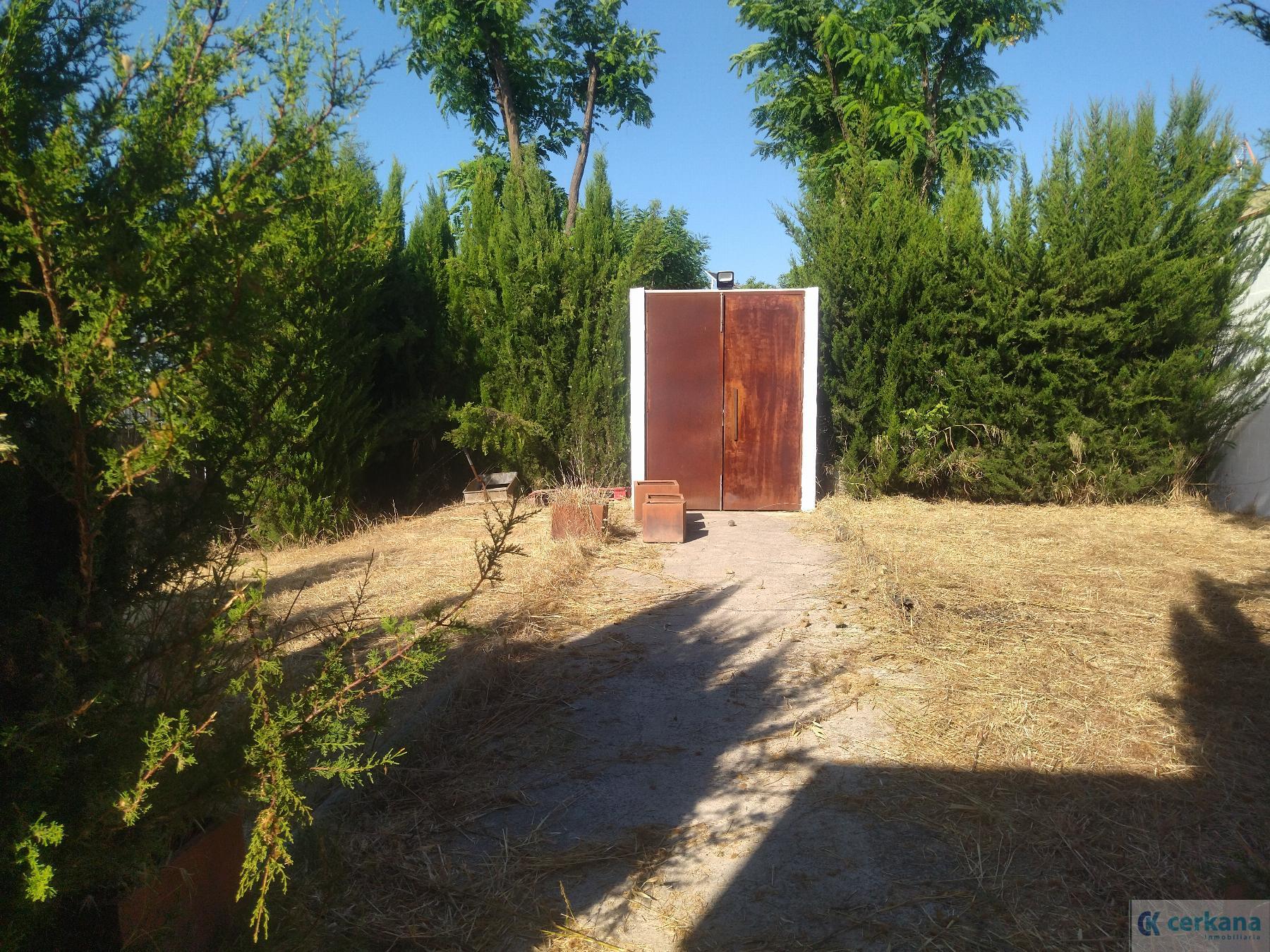 For sale of commercial in Espartinas