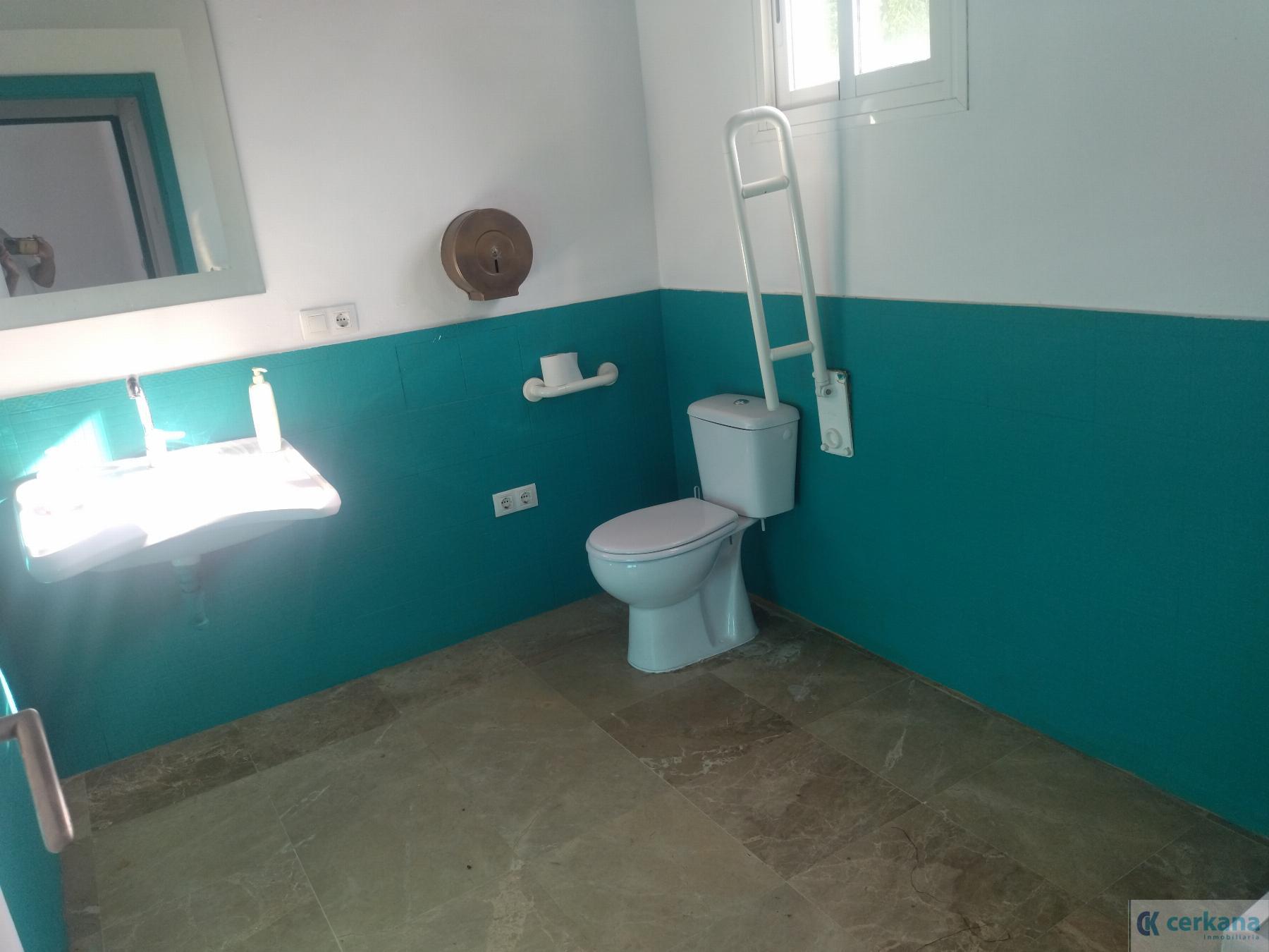 For sale of commercial in Espartinas
