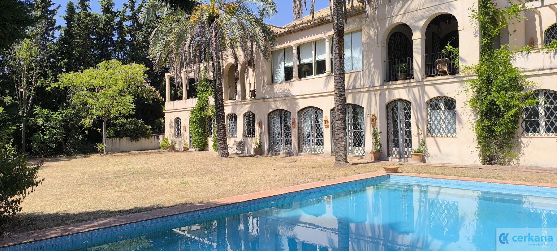 For sale of chalet in Tomares