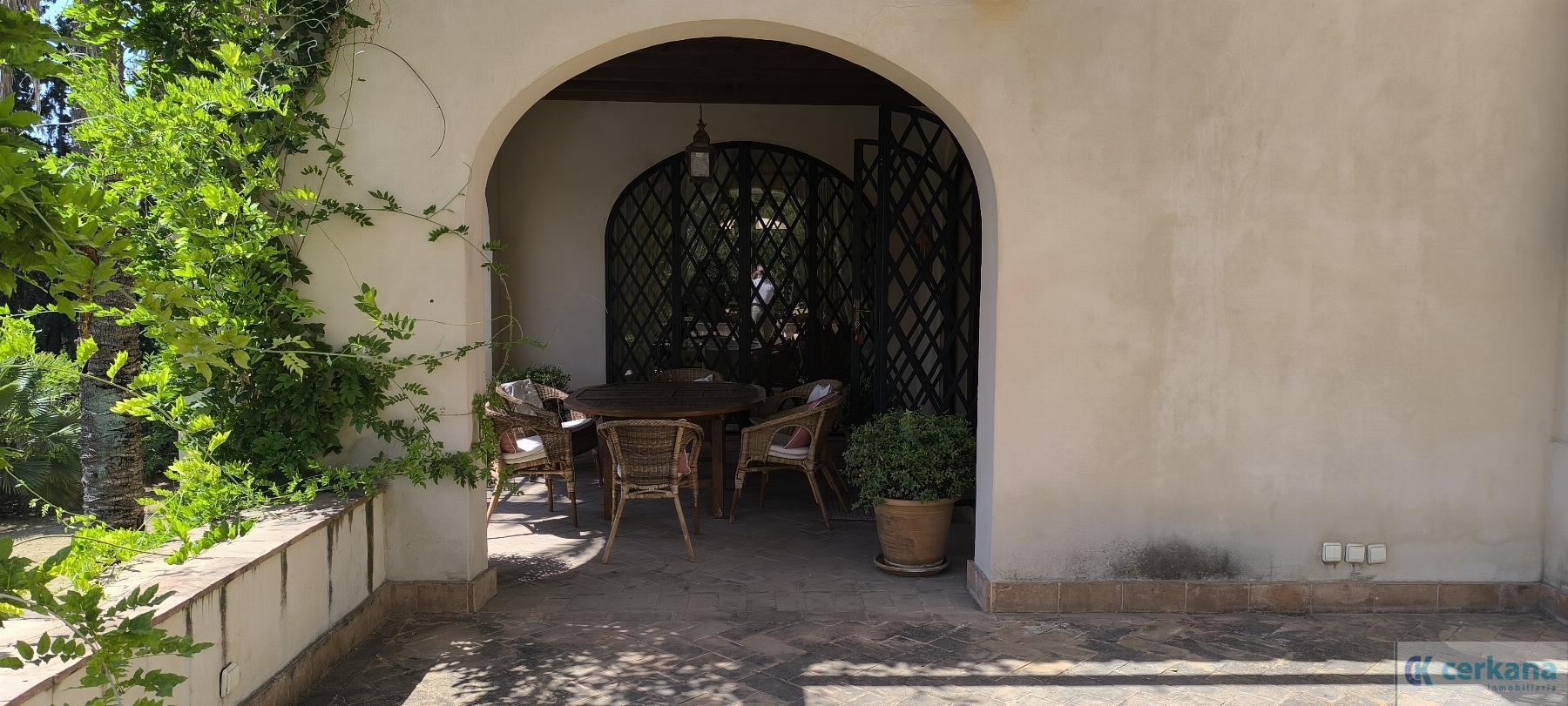 For sale of chalet in Tomares