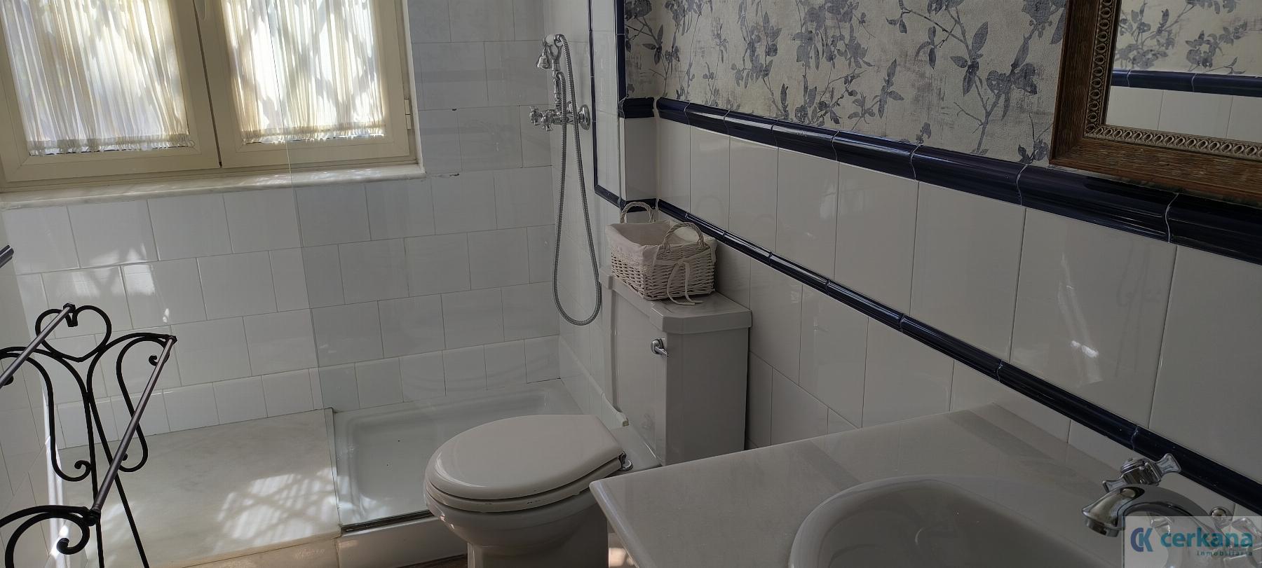 For sale of chalet in Tomares
